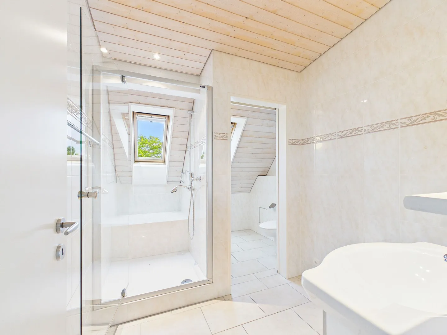 Penthouse spacieux avec grand balcon - Photo 10 sur 14