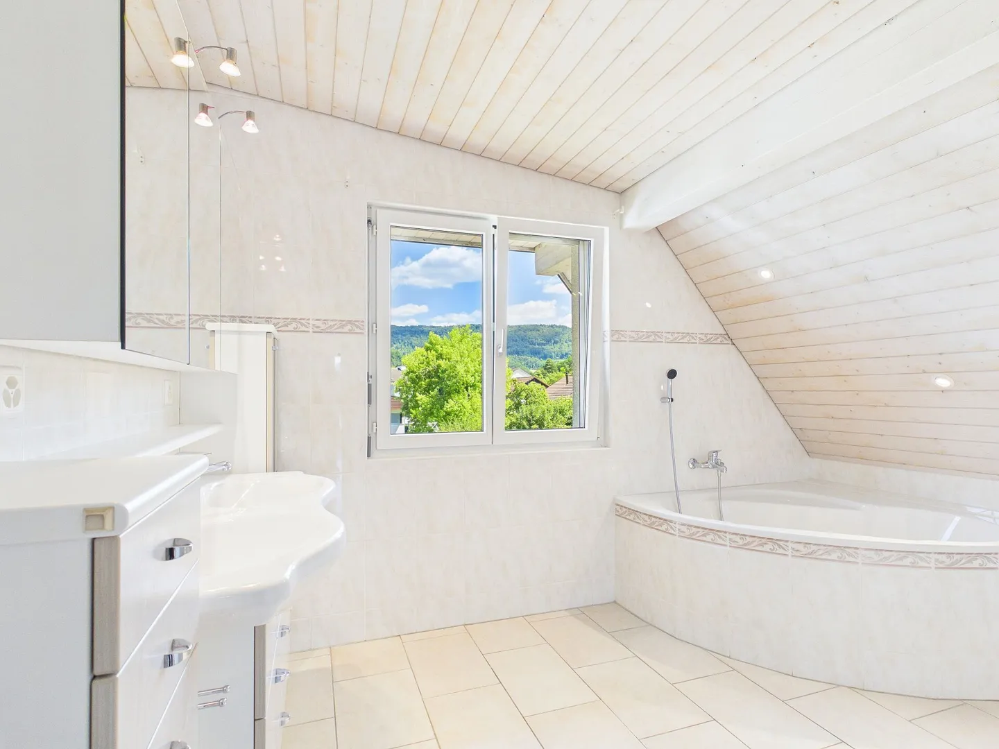 Penthouse spacieux avec grand balcon - Photo 11 sur 14