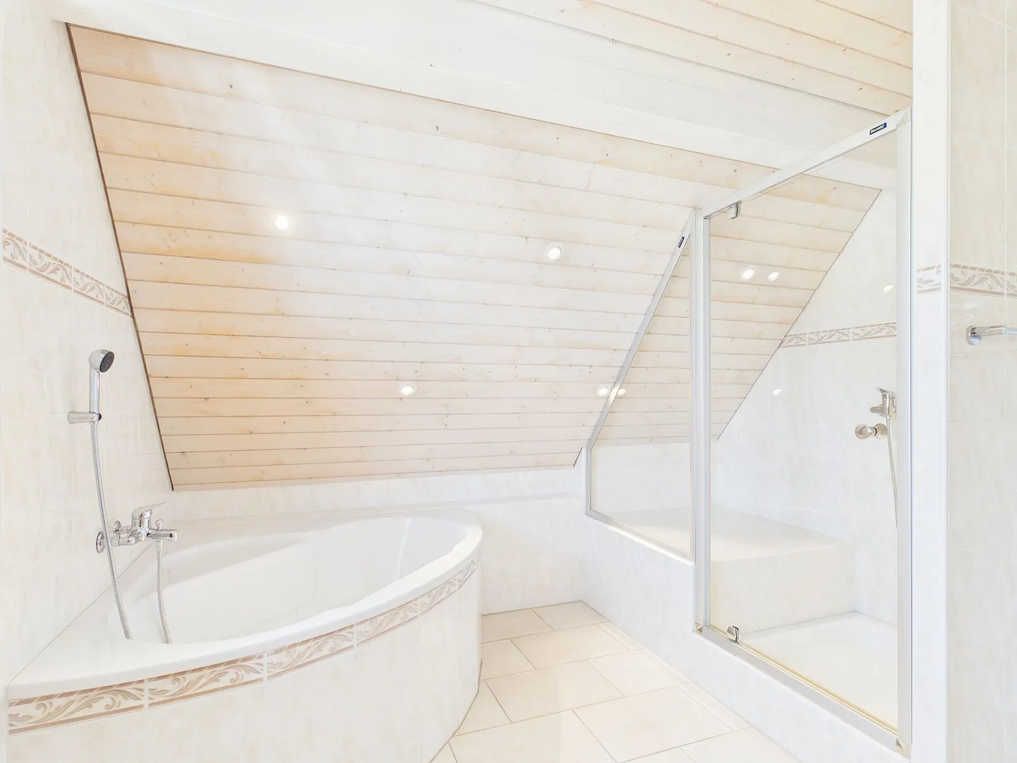 Penthouse spacieux avec grand balcon - Photo 12 sur 14