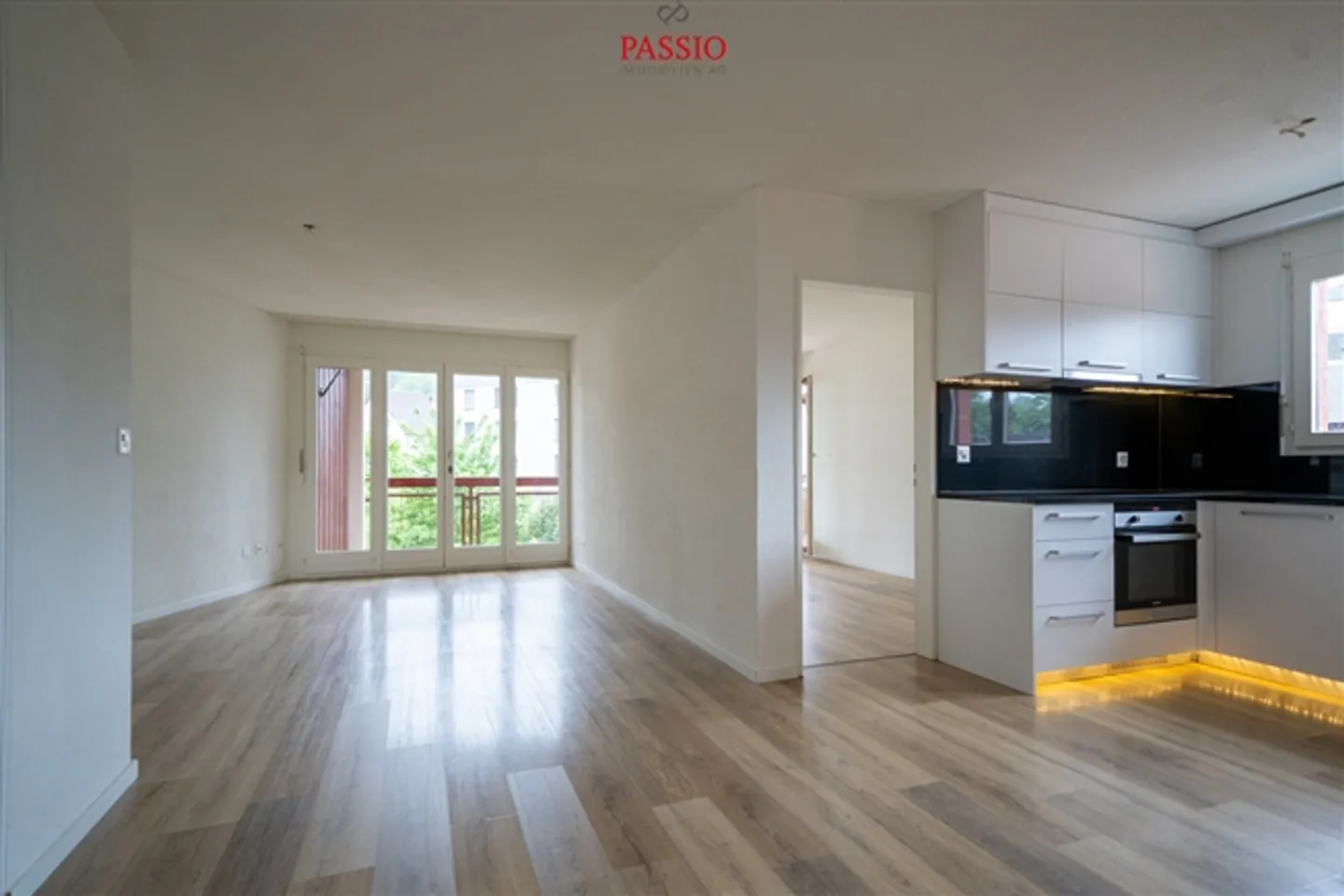 «Helle 4.5-Zimmer-Wohnung mit Balkon an ruhiger Lage nahe Zürich» - Foto 2 von 19