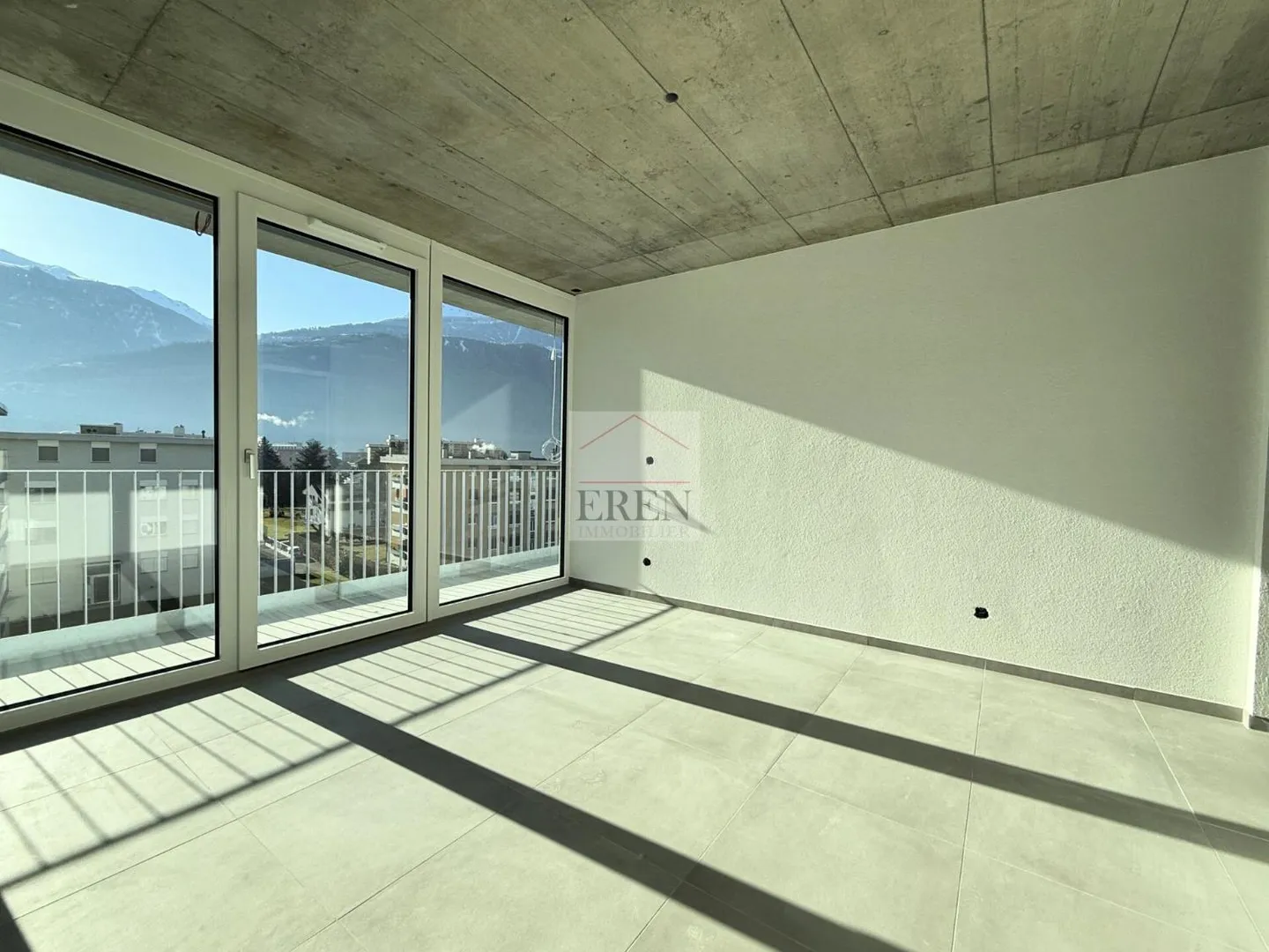 Magnificent and bright penthouse 3.5 / 4 rooms with glazed facade and panoramic southeast balcony-terrace - Photo 4 of 10