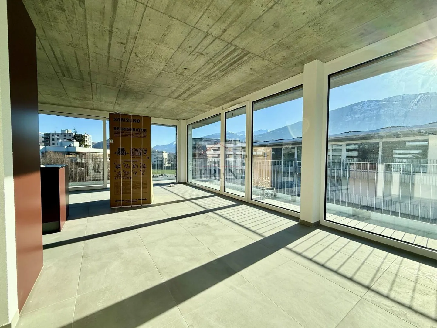 Magnificent and bright penthouse 3.5 / 4 rooms with glazed facade and panoramic southeast balcony-terrace - Photo 2 of 10