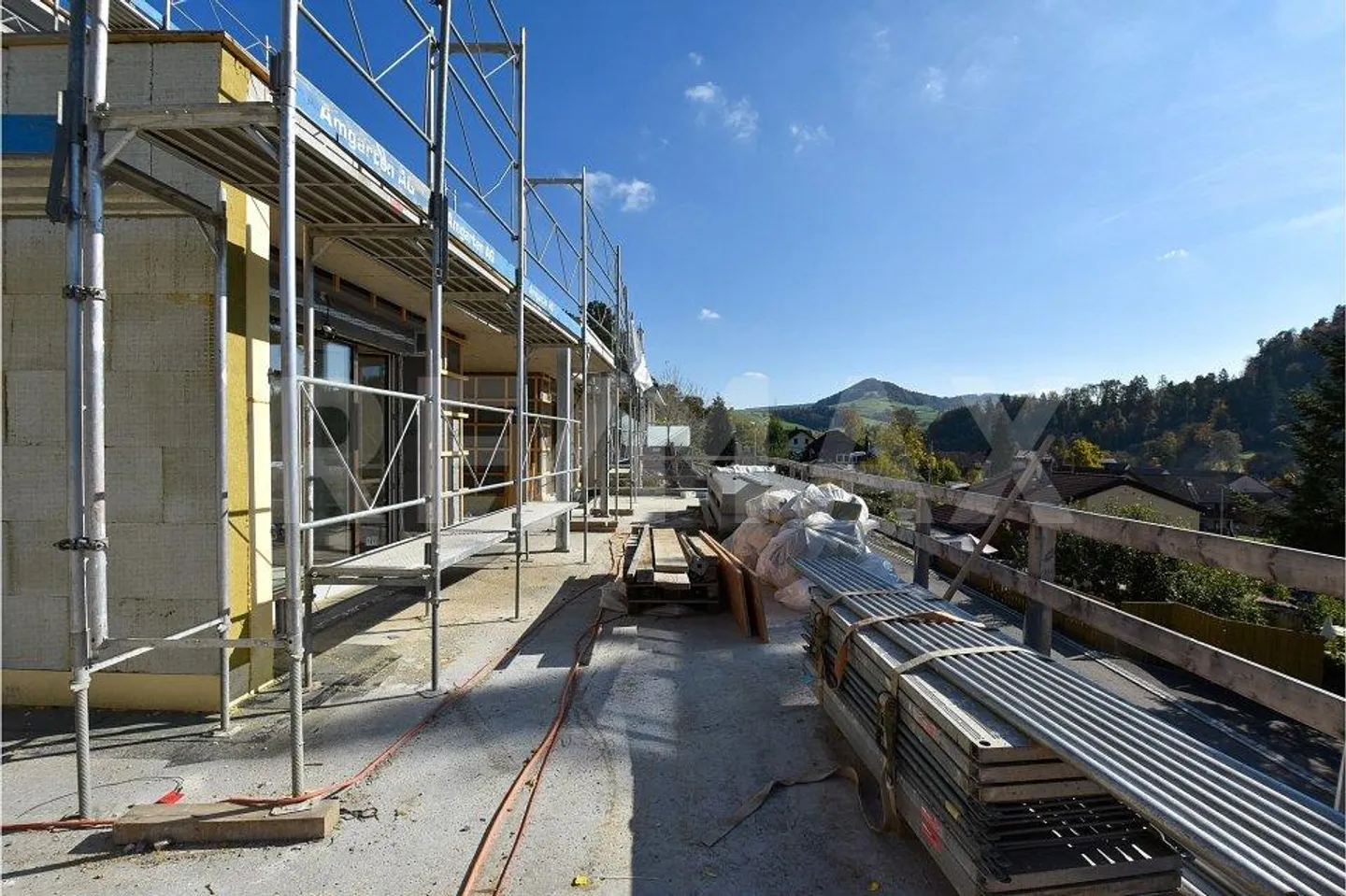 Prima occupazione: Casa a terrazza con finiture di alta qualità in una posizione soleggiata - Foto 9 di 11