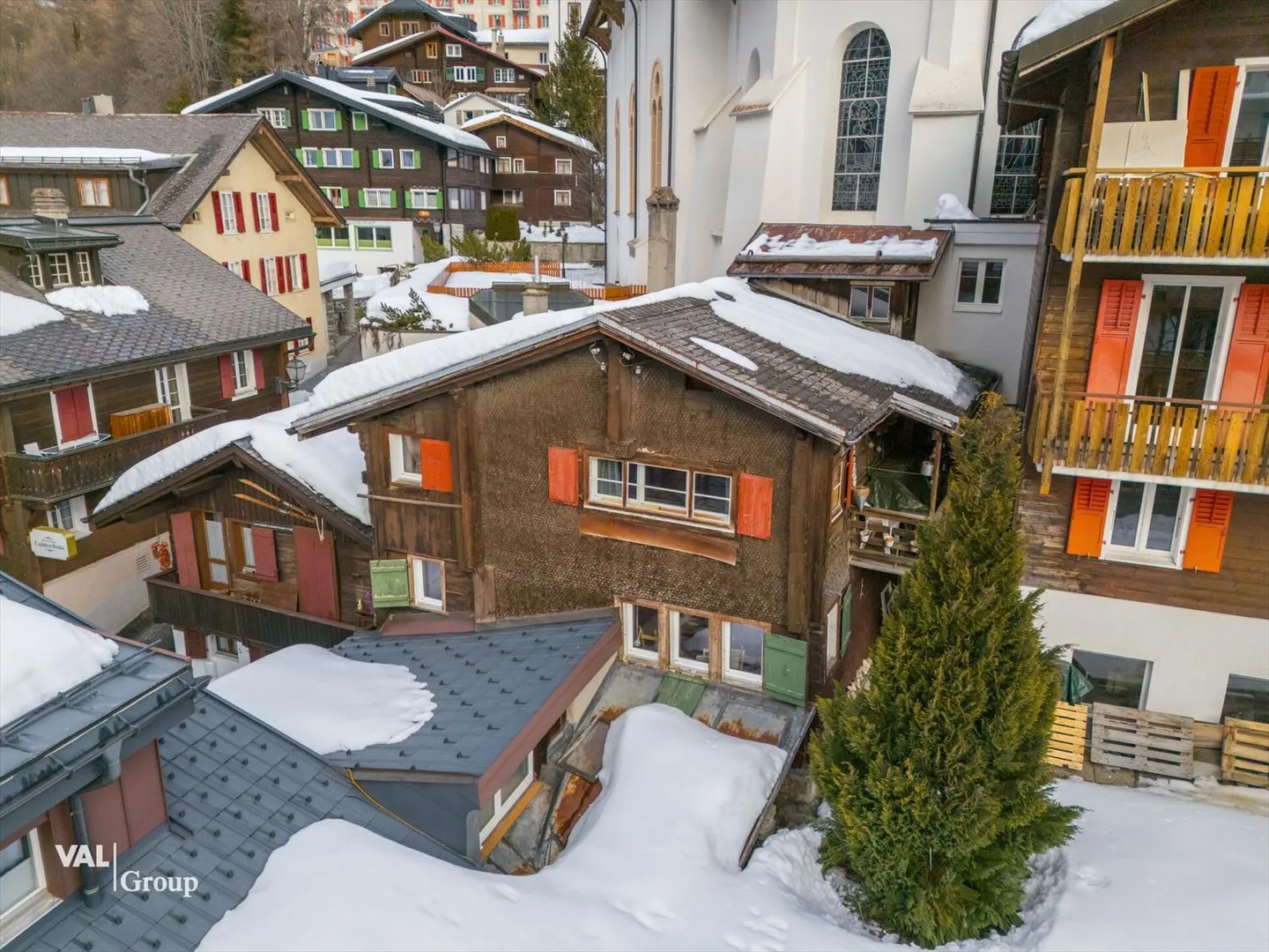 Casa tradizionale del Vallese nel centro del villaggio di Leukerbad - Foto 1 di 10