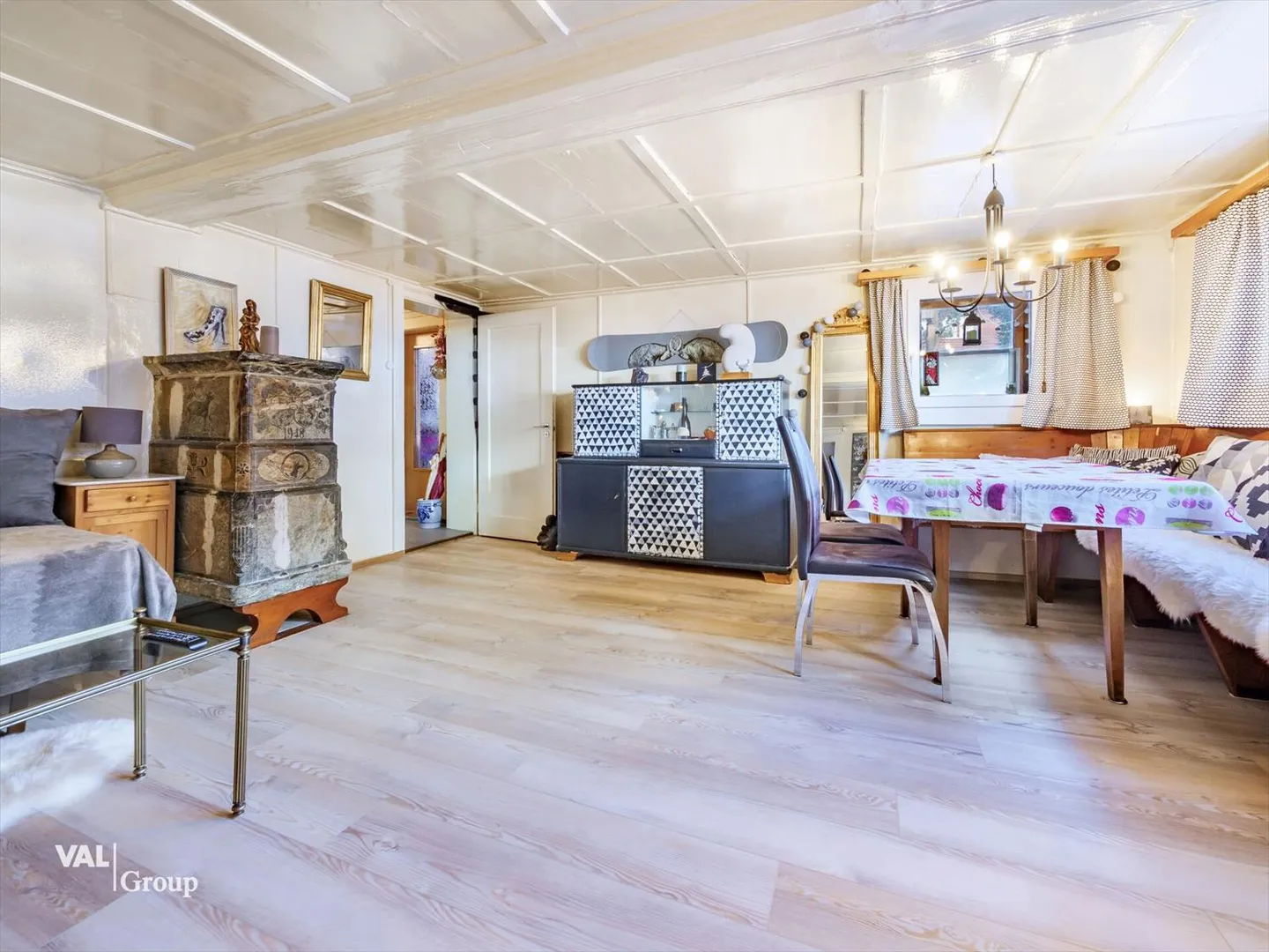 Casa tradizionale del Vallese nel centro del villaggio di Leukerbad - Foto 2 di 10