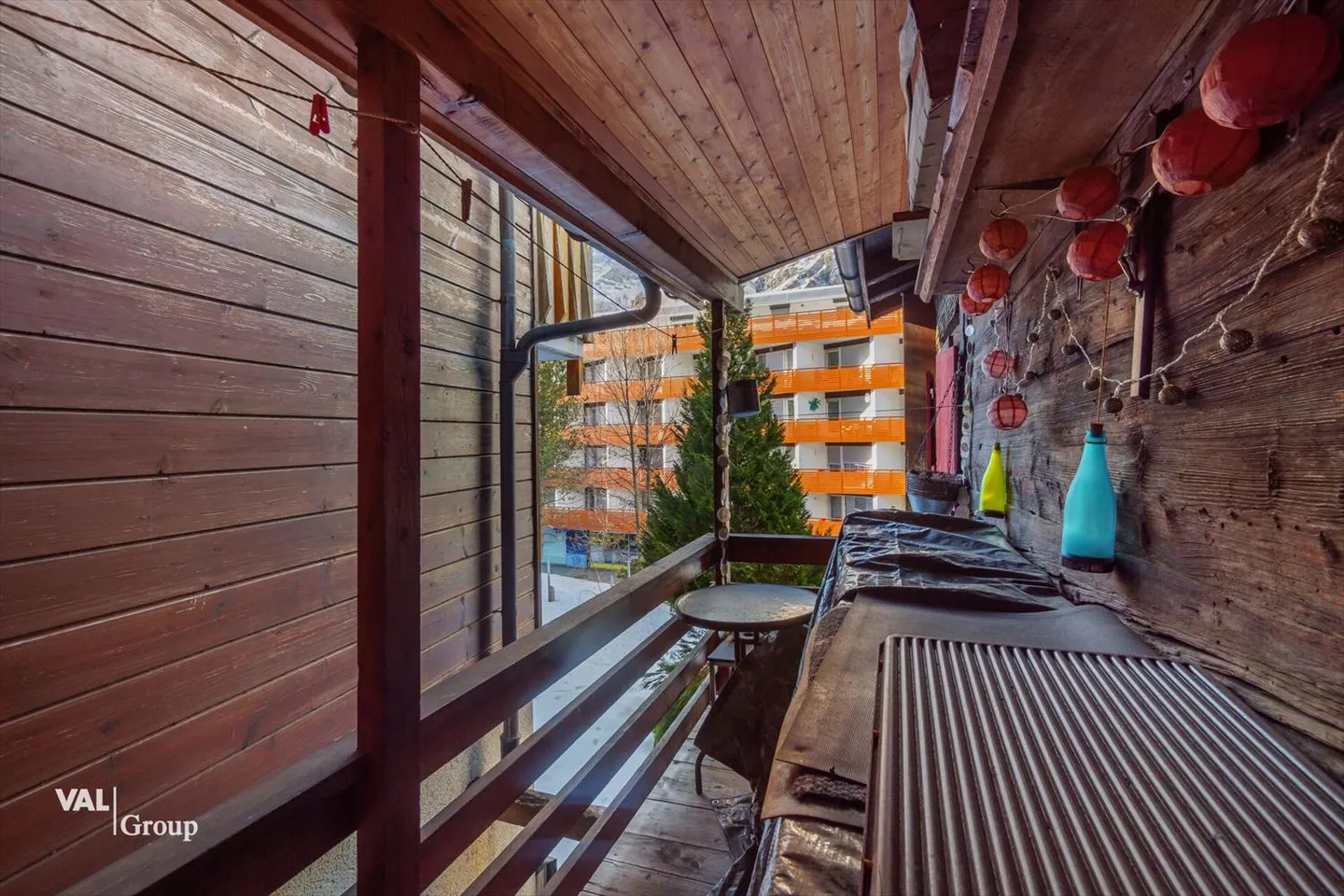Casa tradizionale del Vallese nel centro del villaggio di Leukerbad - Foto 9 di 10
