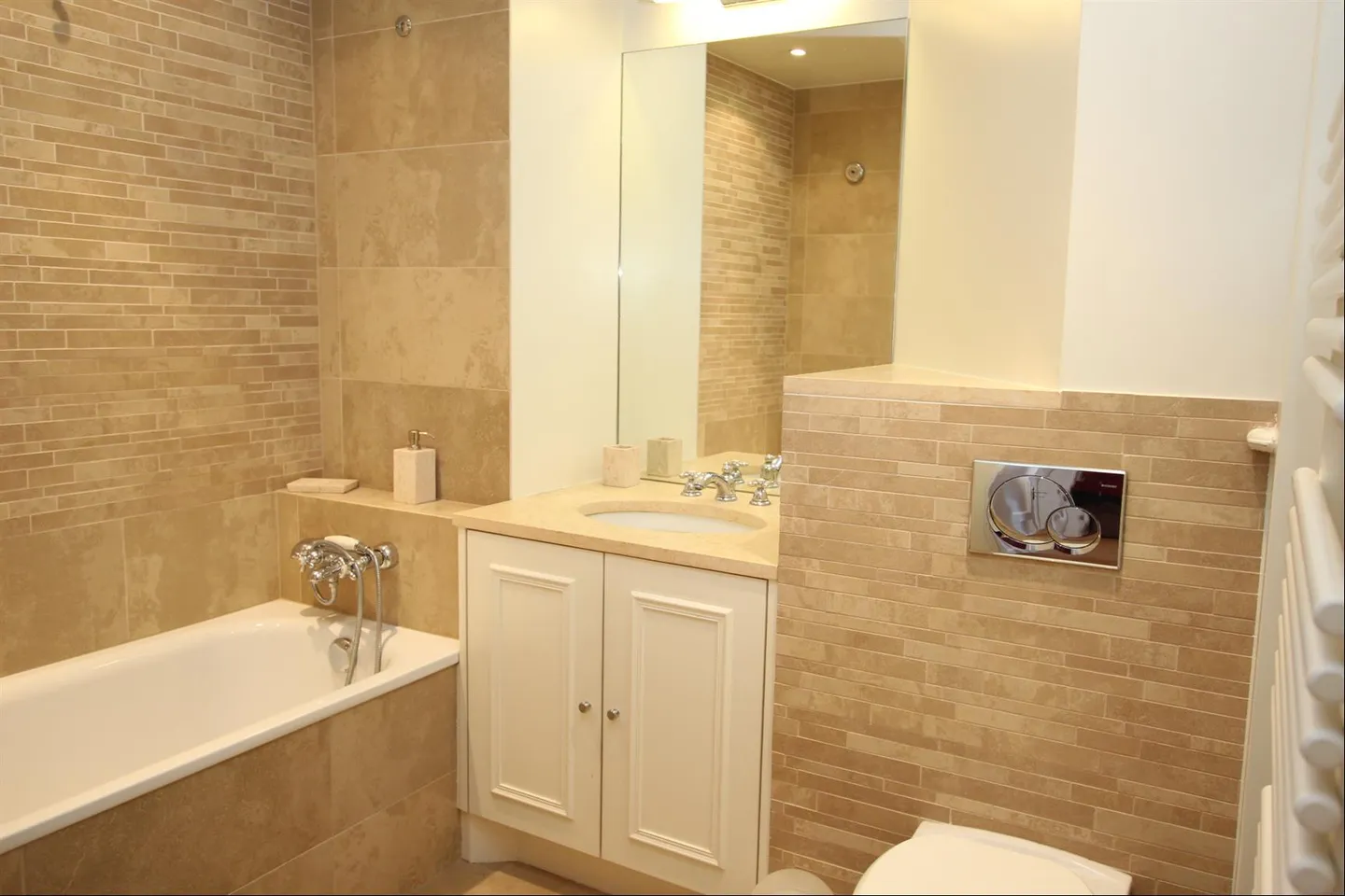 Stilvolles 4-Zimmer-Apartment in Malagnou - Foto 6 von 8