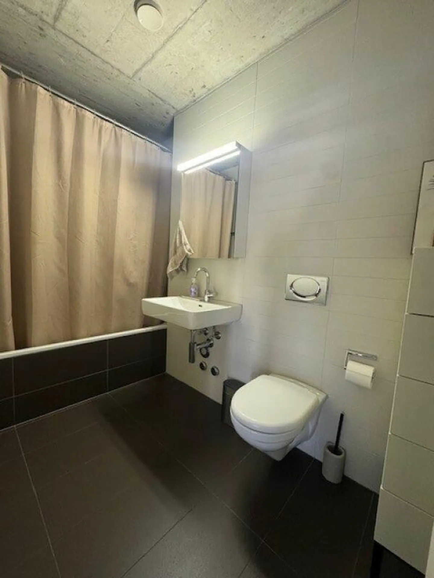 Unique Maisonette Apartment in Central Location - Photo 3 of 8