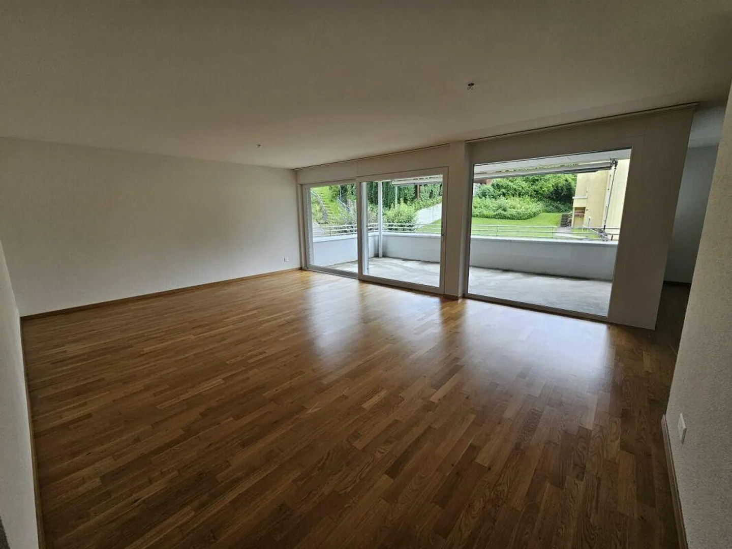 Luminoso appartamento di 3,5 stanze con grande balcone - Foto 3 di 11