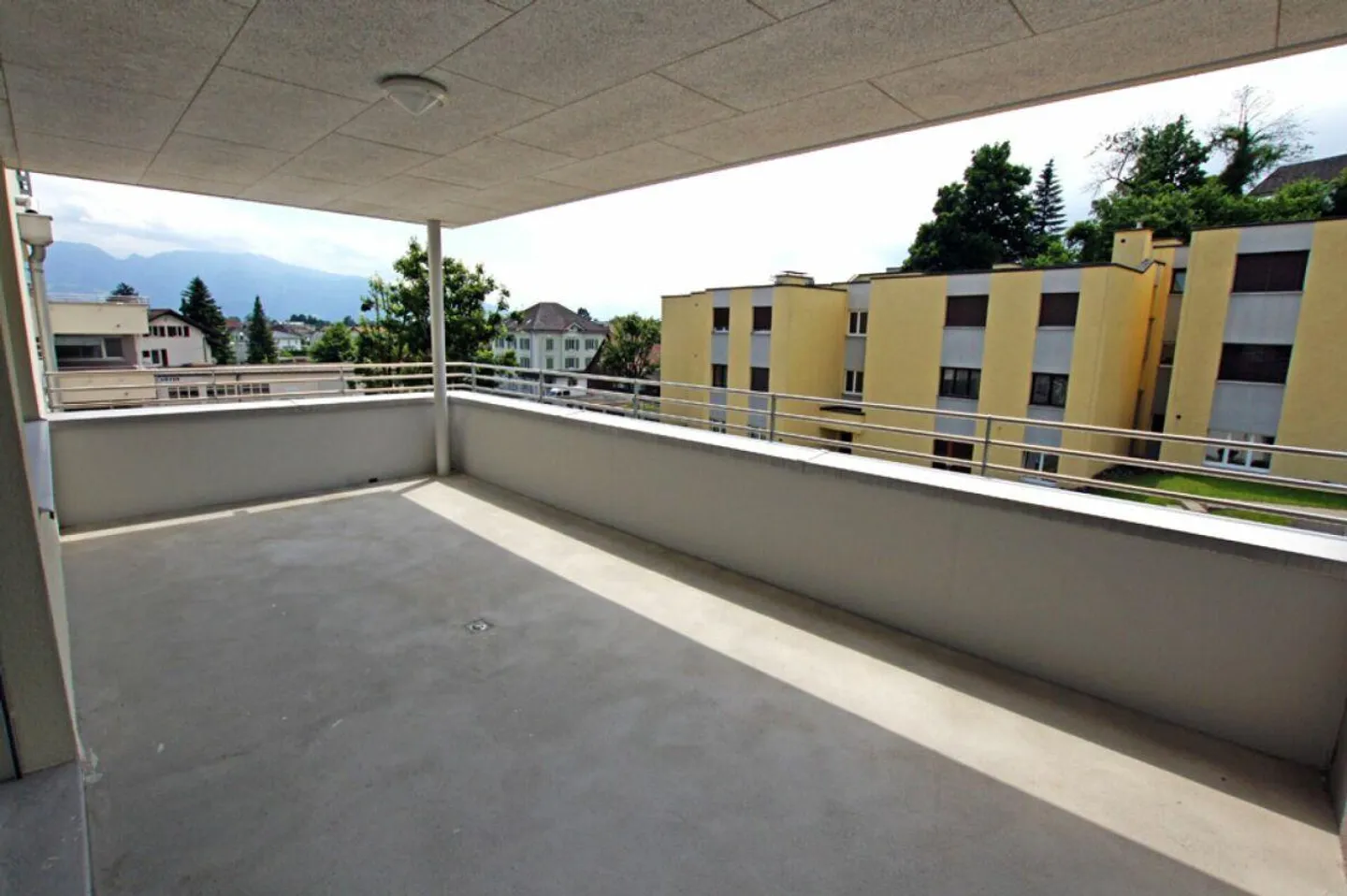 Luminoso appartamento di 3,5 stanze con grande balcone - Foto 10 di 11