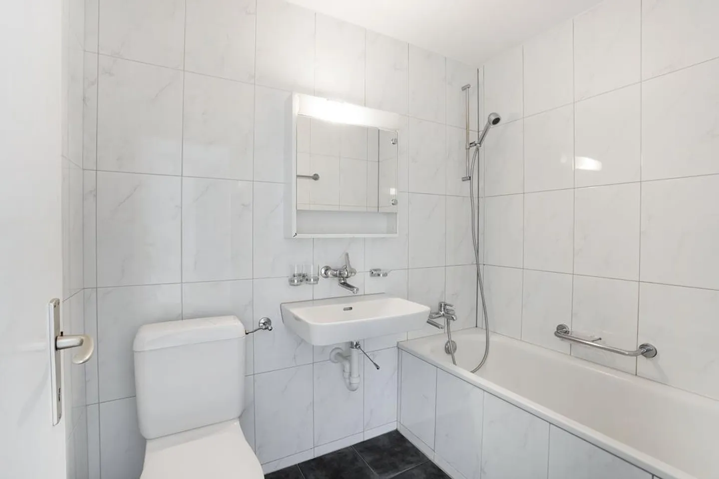 Moderno appartamento di 4,5 stanze con terrazza - Foto 3 di 7