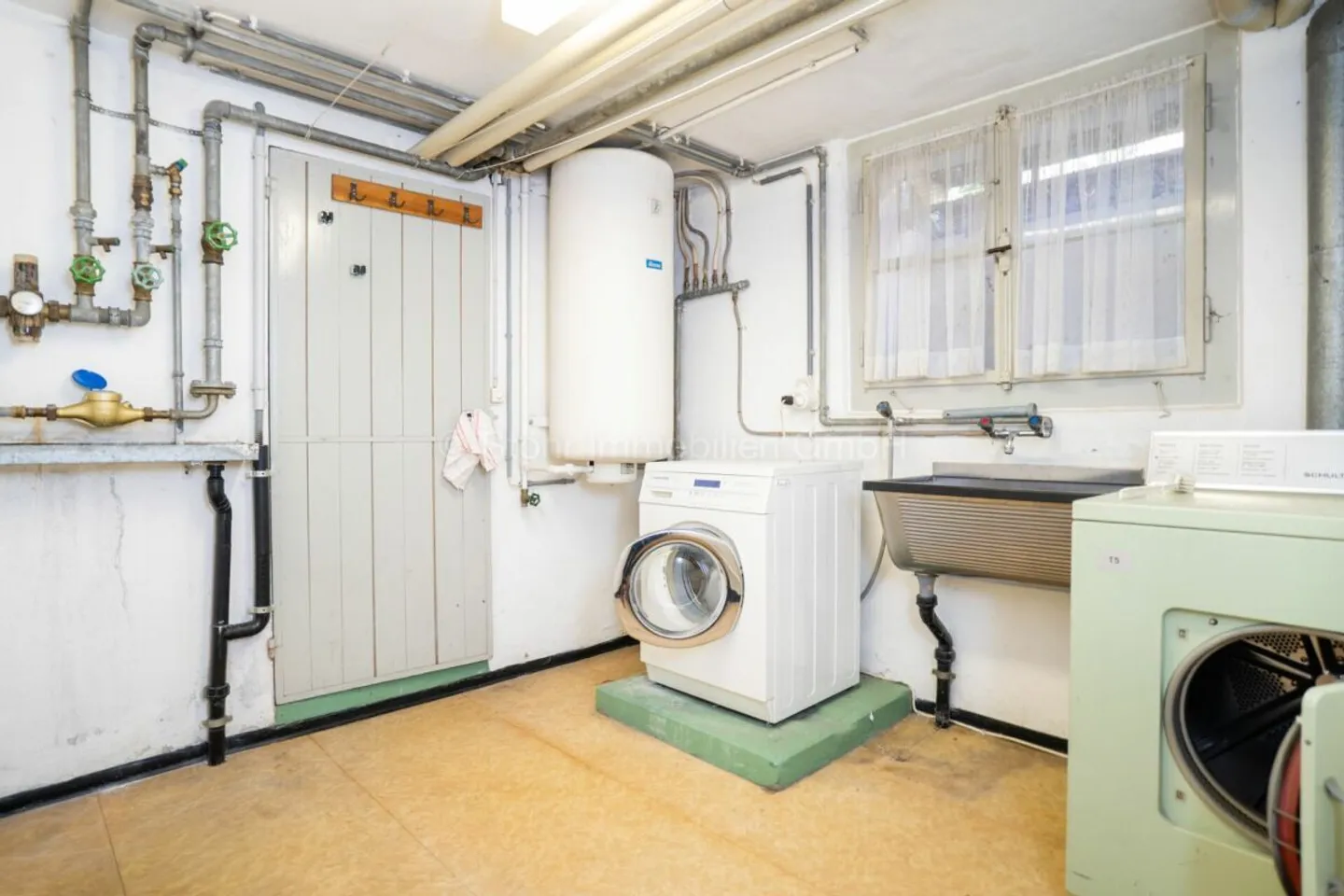 Charmante maison de milieu de 5,5 pièces avec potentiel dans un emplacement prisé - Photo 20 sur 24