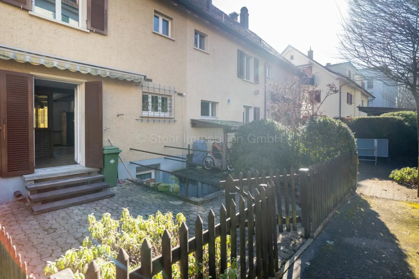 Charmante maison de milieu de 5,5 pièces avec potentiel dans un emplacement prisé - Photo 24 sur 24