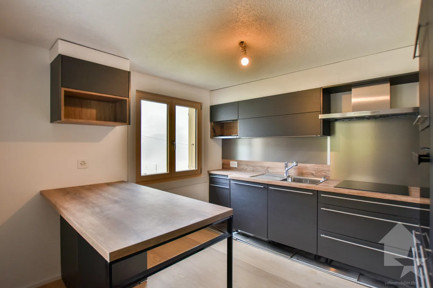Beautiful fully renovated apartment - Photo 5 of 10