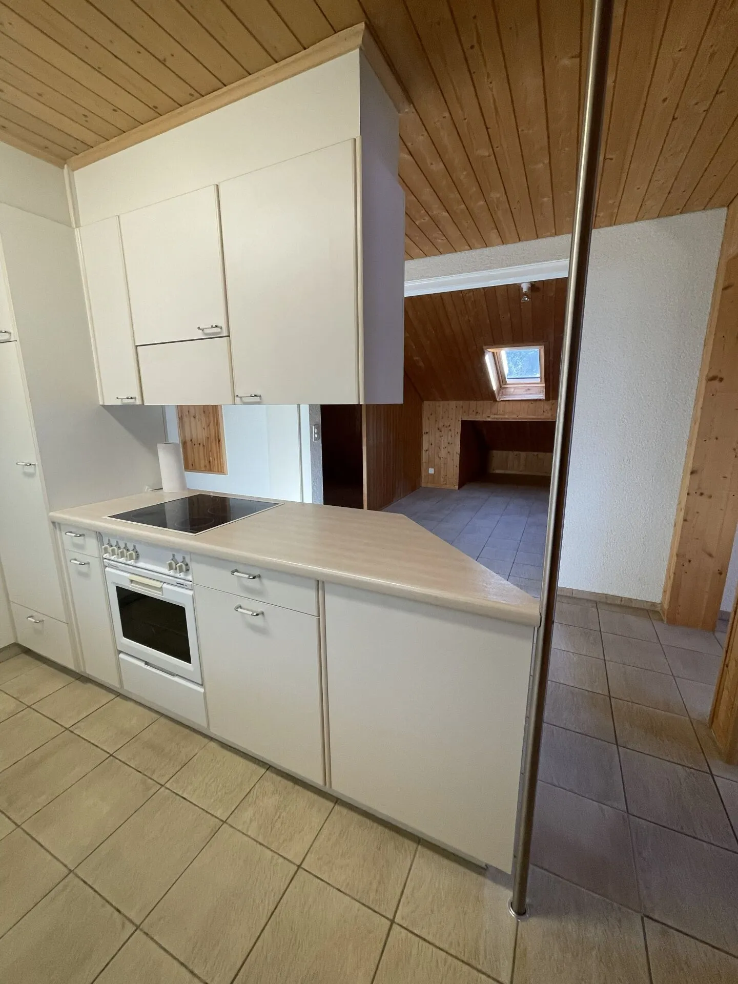 3.5 Room Attic Apartment - Photo 10 of 27