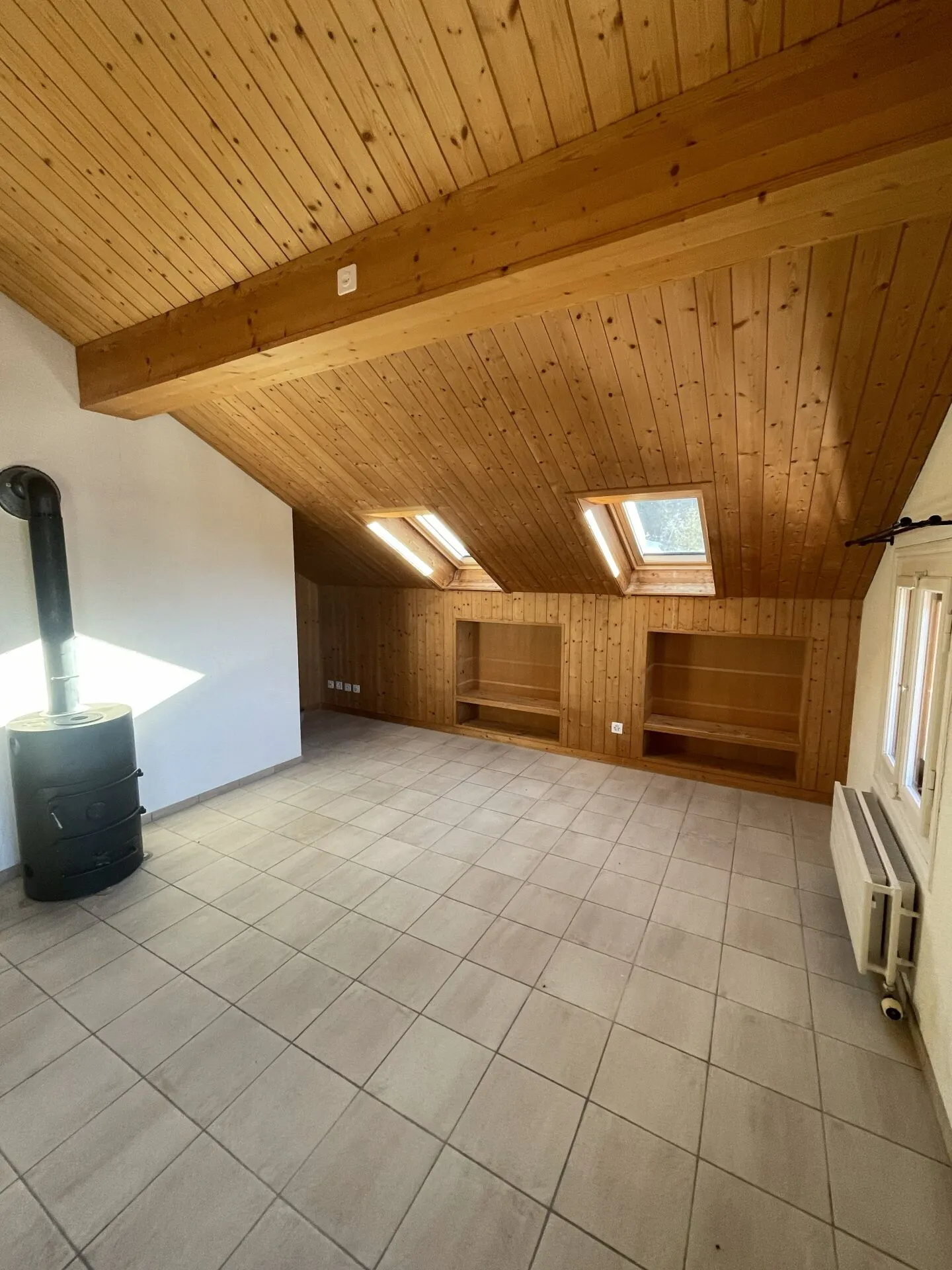 3.5 Room Attic Apartment - Photo 15 of 27