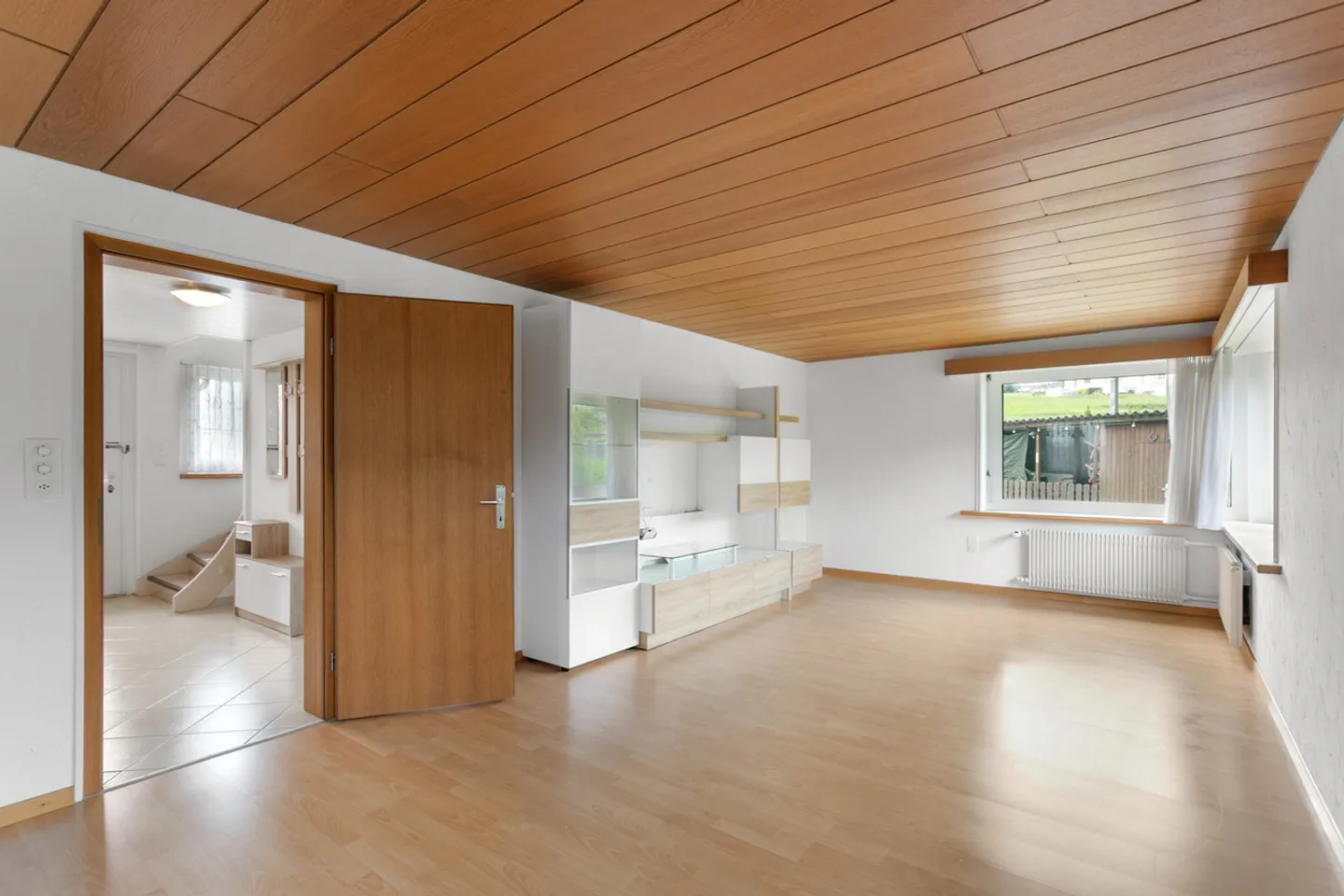 Charming house with potential for redesign - Photo 2 of 7