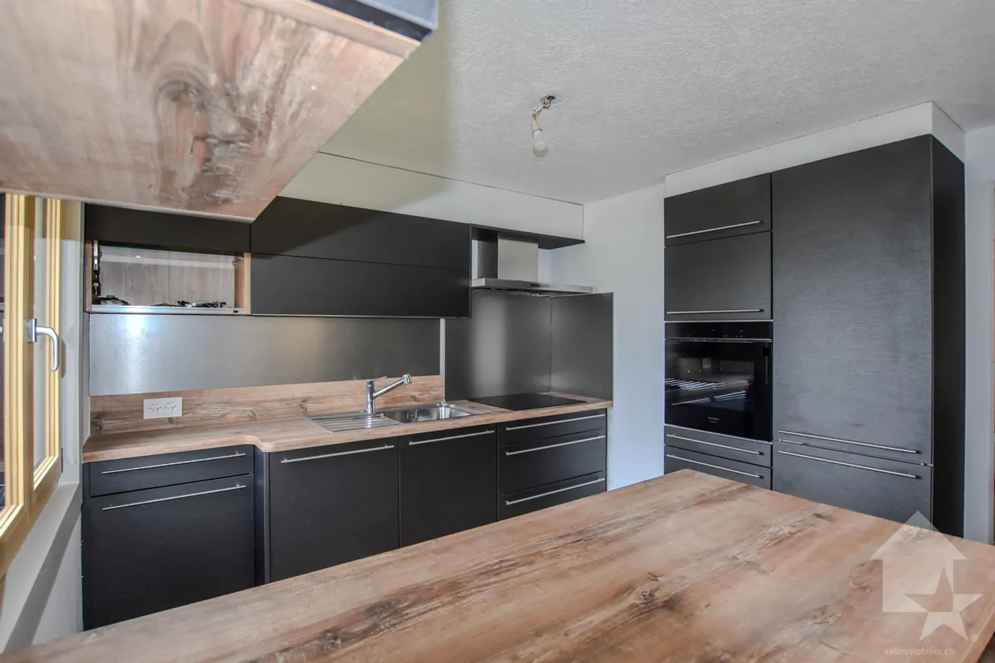 Beautiful fully renovated apartment - Photo 4 of 10