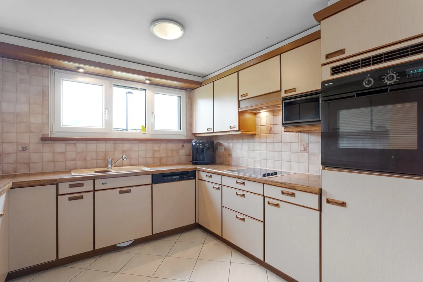 Charming house with potential for redesign - Photo 3 of 7