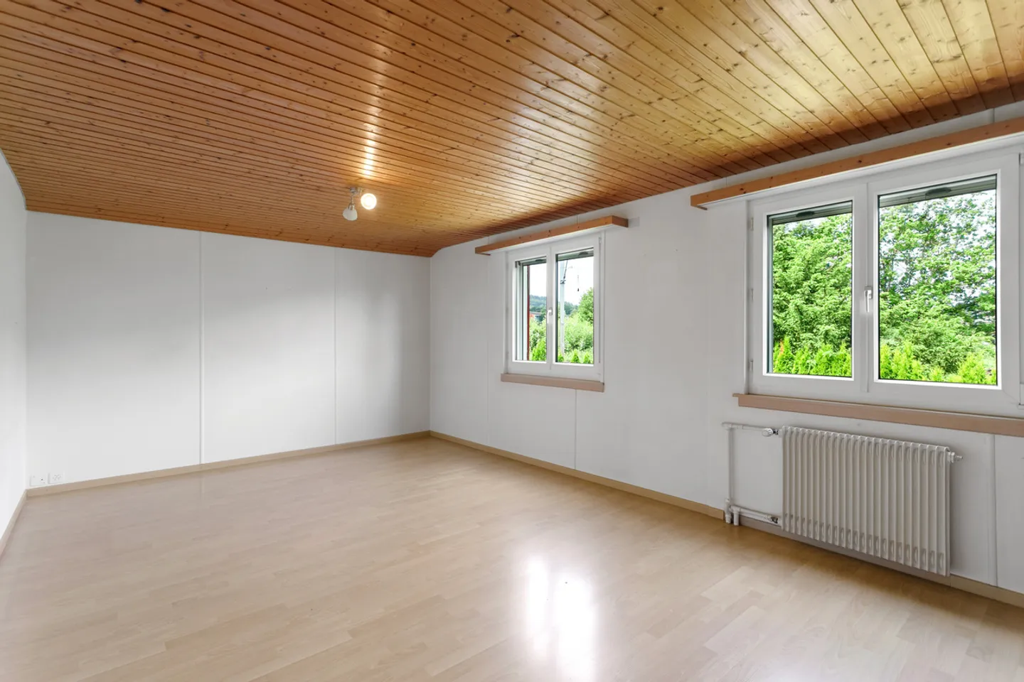 Charming house with potential for redesign - Photo 4 of 7