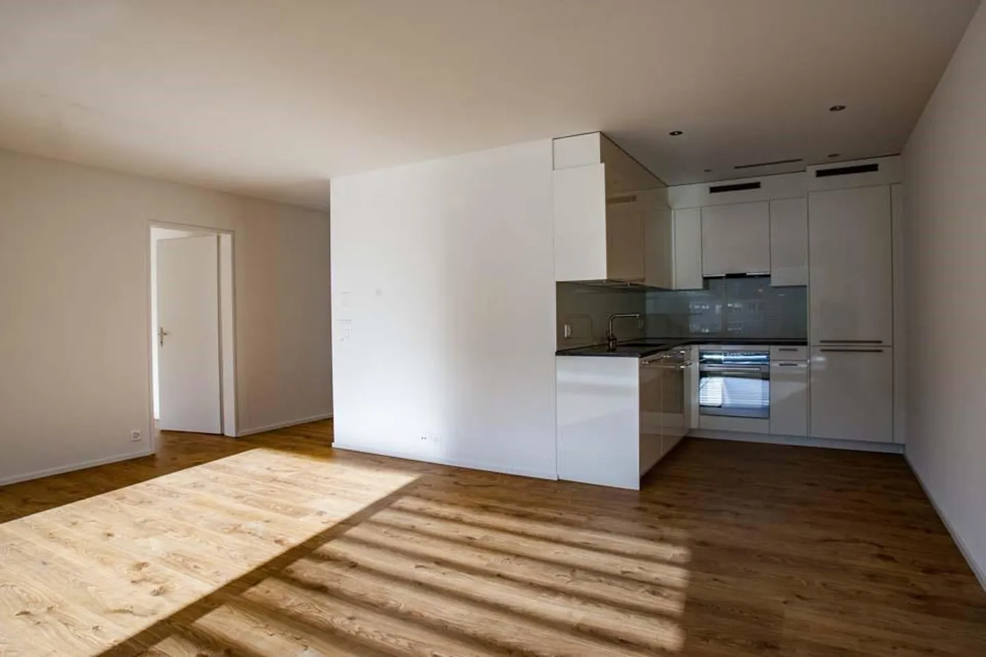 Appartement neuf de 2,5 pièces au centre de la commune d'Egg - Photo 3 sur 4