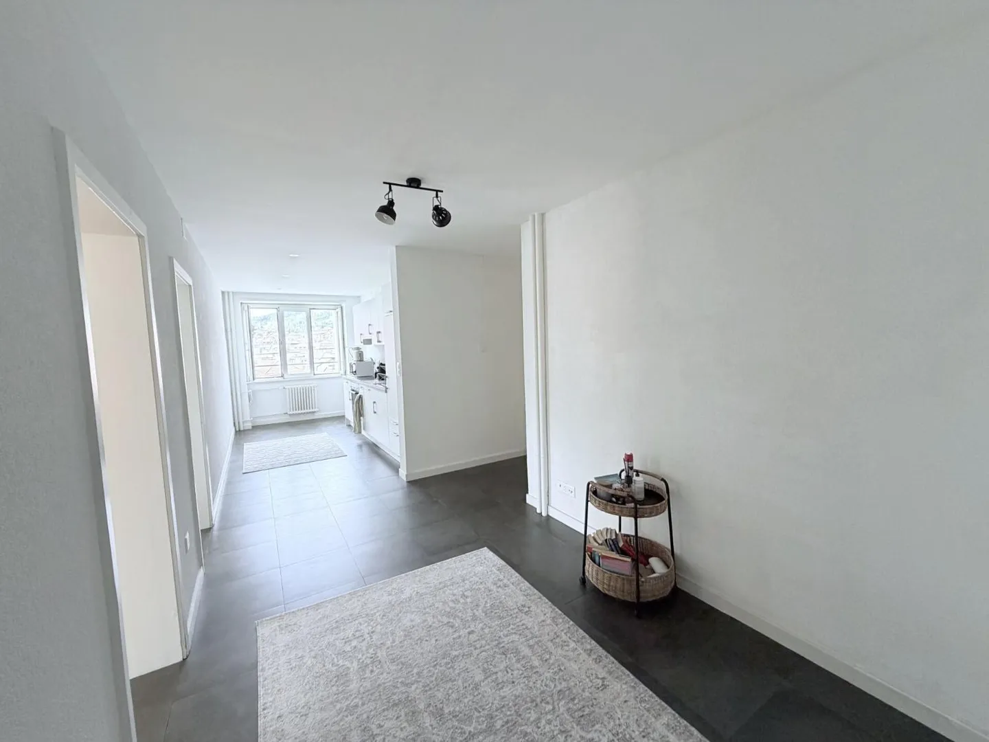 Spacious! 2.5-room apartment with balcony - Photo 4 of 5