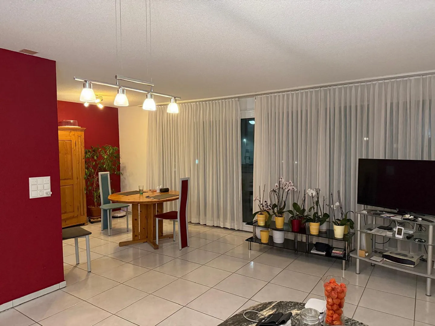 Bright, centrally located 5 1/2 room apartment for sale - Photo 1 of 11