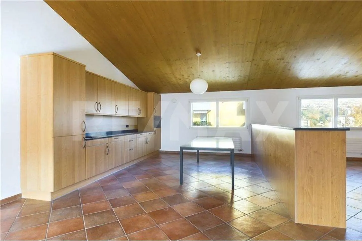 Penthouse moderne avec balcon et deux places de parking - Photo 3 sur 10