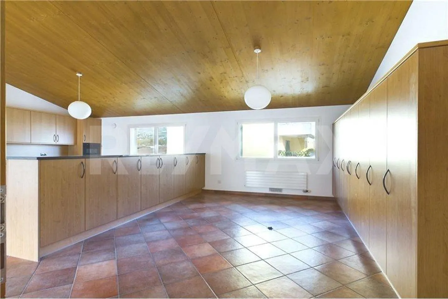 Penthouse moderne avec balcon et deux places de parking - Photo 4 sur 10