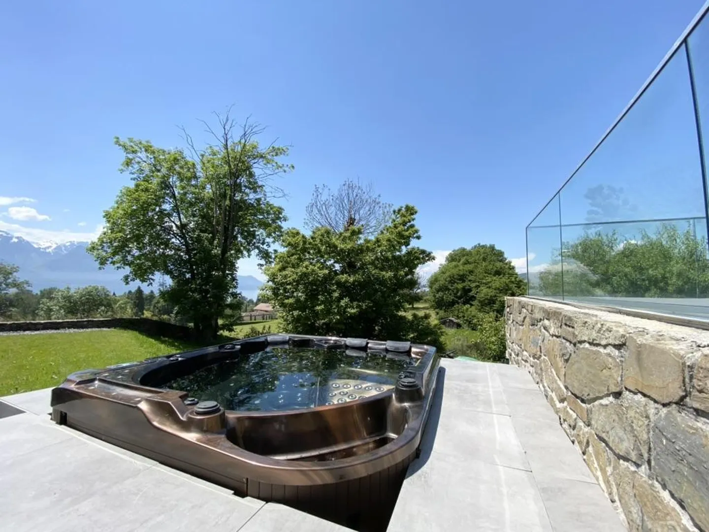 Magnifique Villa avec Vue sur le Lac - Photo 3 sur 4