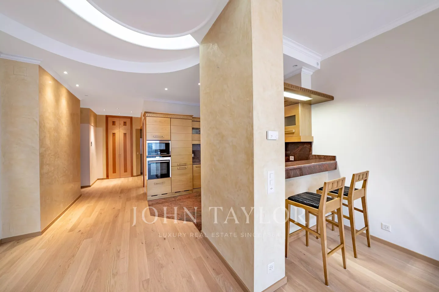 Superbo appartamento di 3,5 locali con volumi notevoli e vista sul lago - Foto 2 di 10