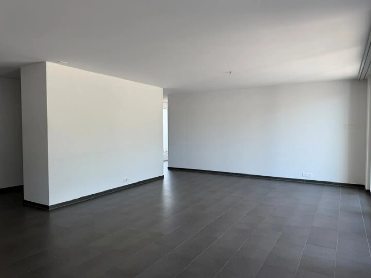 Appartement en attique de 4,5 pièces à louer - au cœur de Näfels ! - Photo 2 sur 10