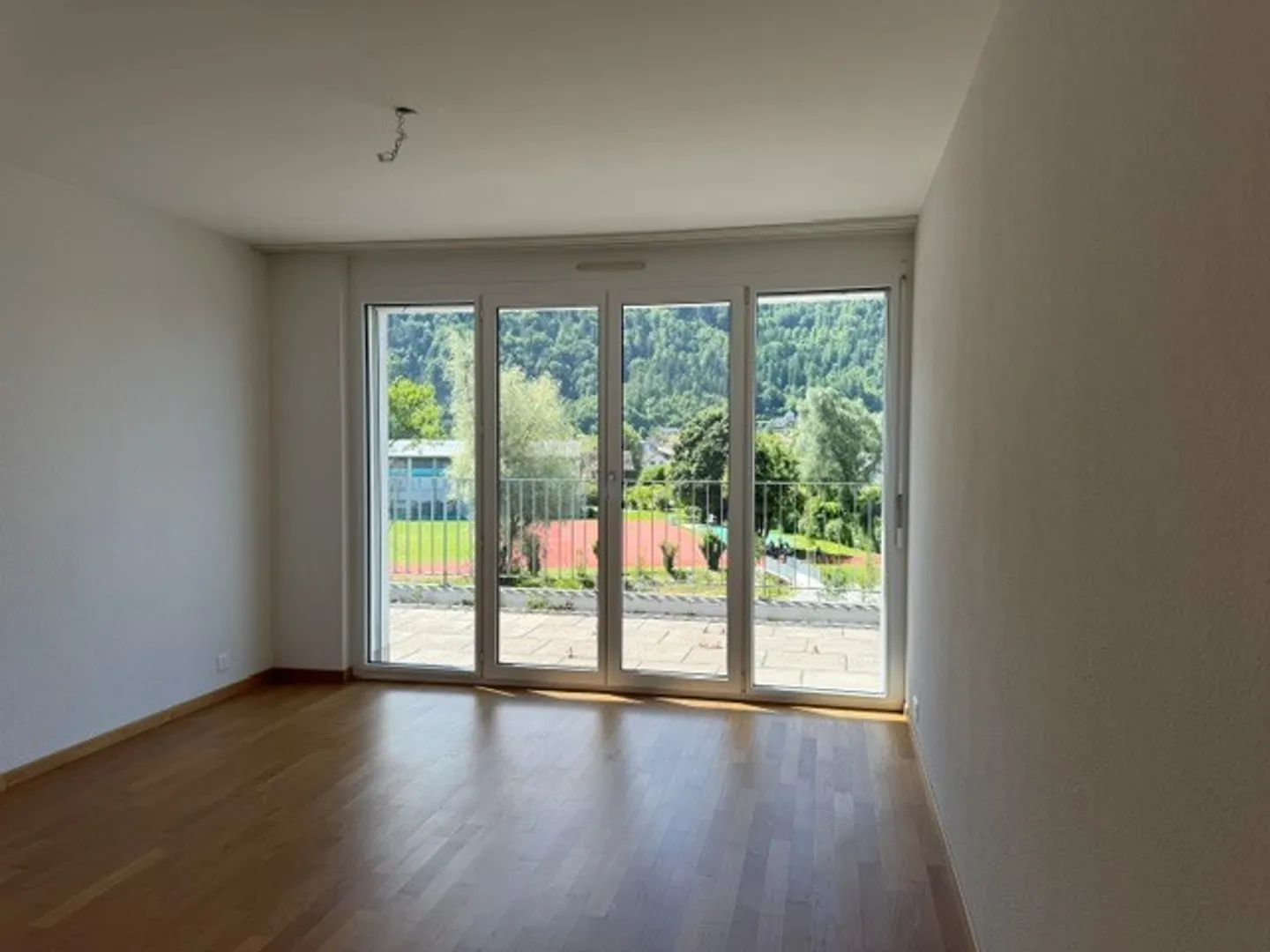 Appartement en attique de 4,5 pièces à louer - au cœur de Näfels ! - Photo 5 sur 10