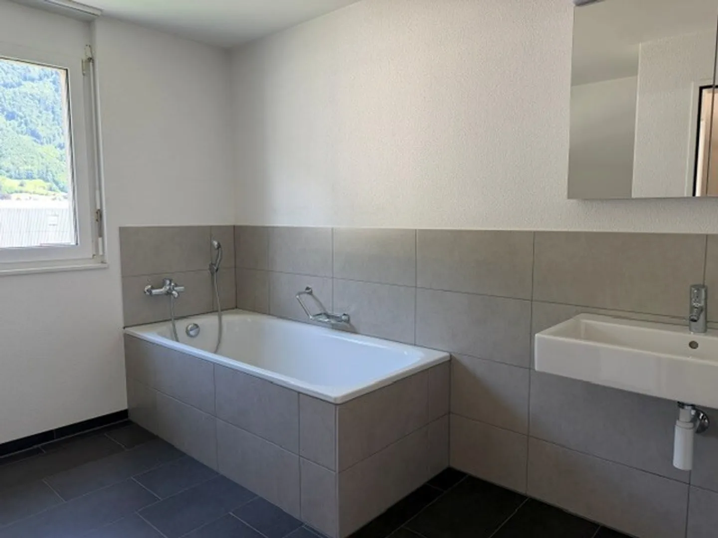 Appartement en attique de 4,5 pièces à louer - au cœur de Näfels ! - Photo 6 sur 10