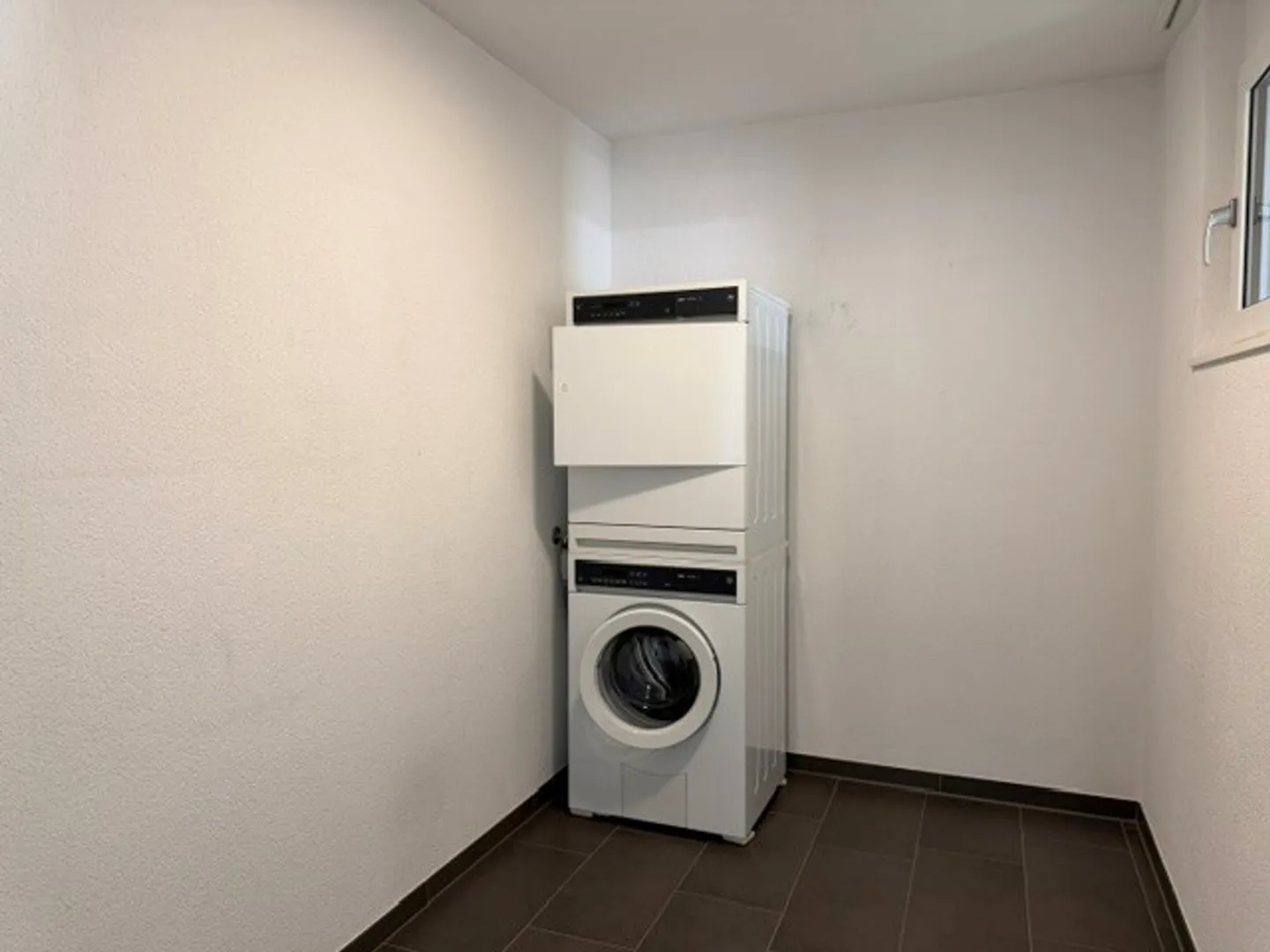 Appartement en attique de 4,5 pièces à louer - au cœur de Näfels ! - Photo 9 sur 10