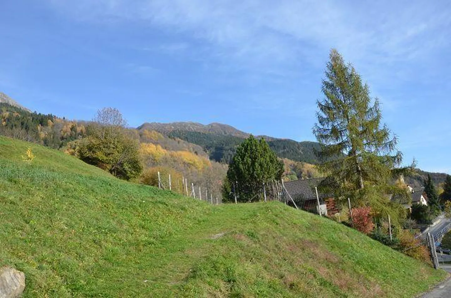 «Terreno edificabile di 584 m2 in zona R2 / Baulandgrundstück von 584 m2 in Zone R2 an sehr ruhiger, sonniger Aussichtslage» - Foto 11 di 19