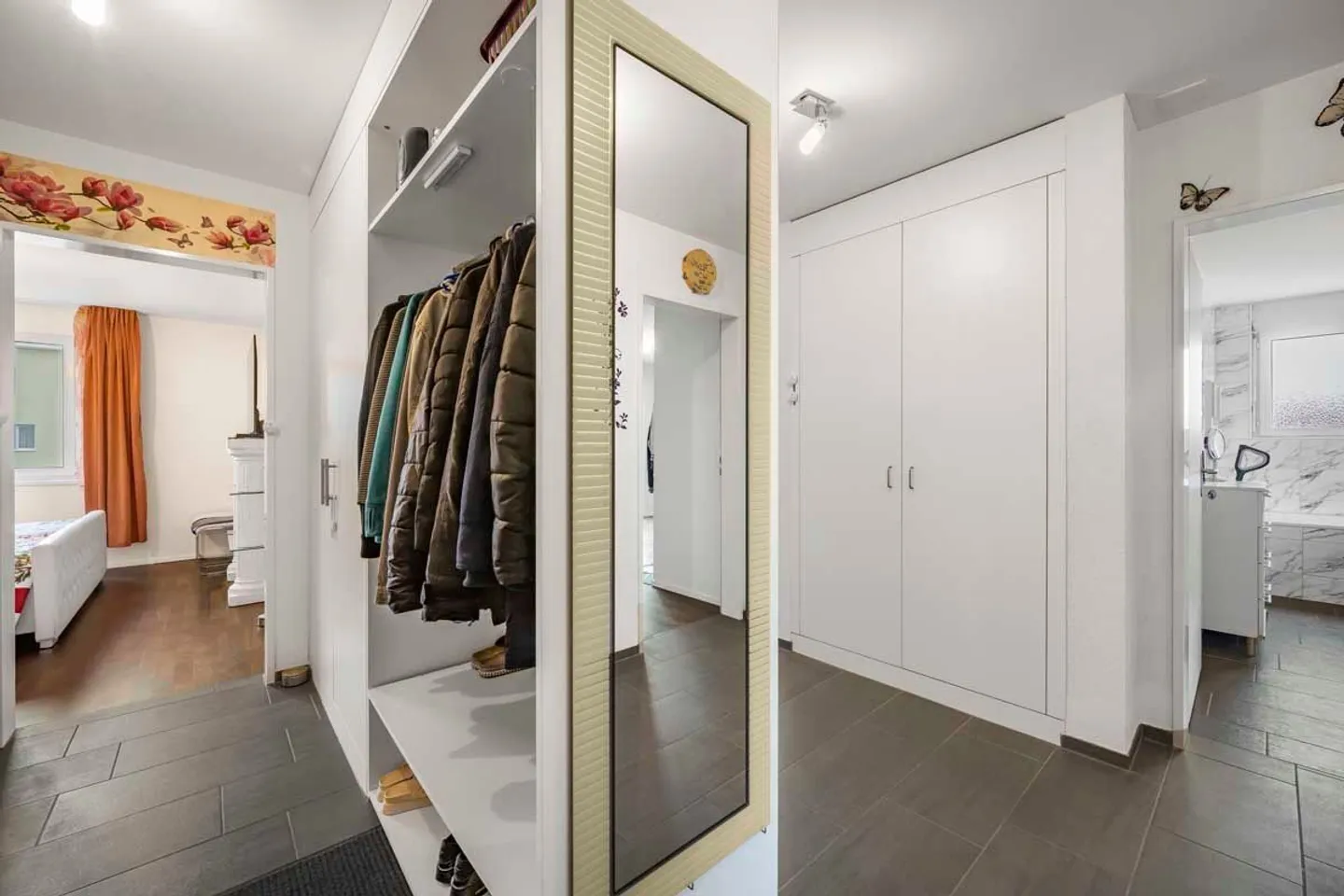 Geräumige und gepflegte Wohnung an guter Lage mit Seesicht - Foto 6 von 13