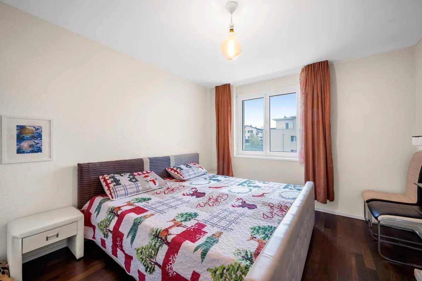 Geräumige und gepflegte Wohnung an guter Lage mit Seesicht - Foto 7 von 13