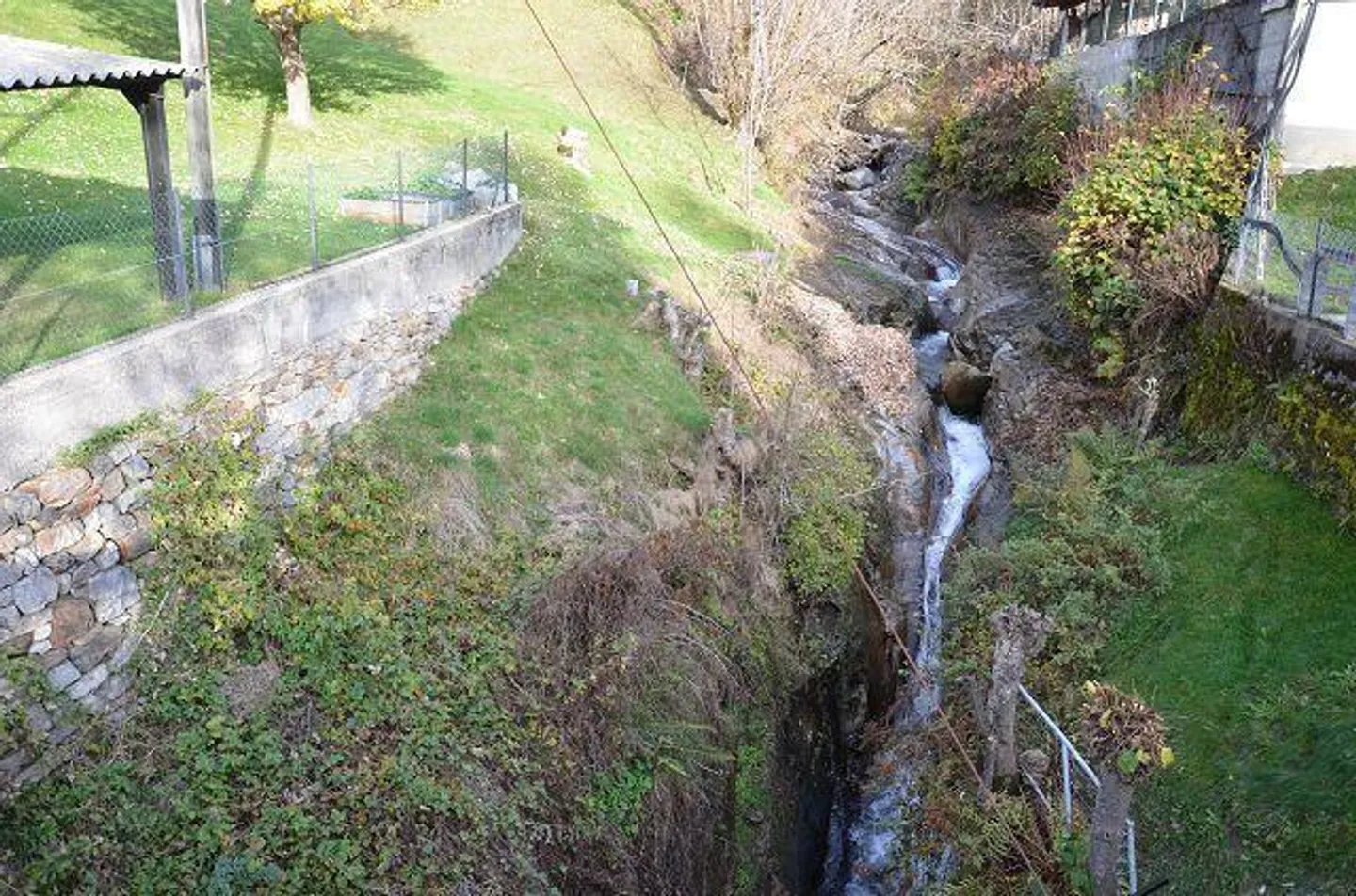 «Terreno edificabile di 584 m2 in zona R2 / Baulandgrundstück von 584 m2 in Zone R2 an sehr ruhiger, sonniger Aussichtslage» - Foto 13 di 19
