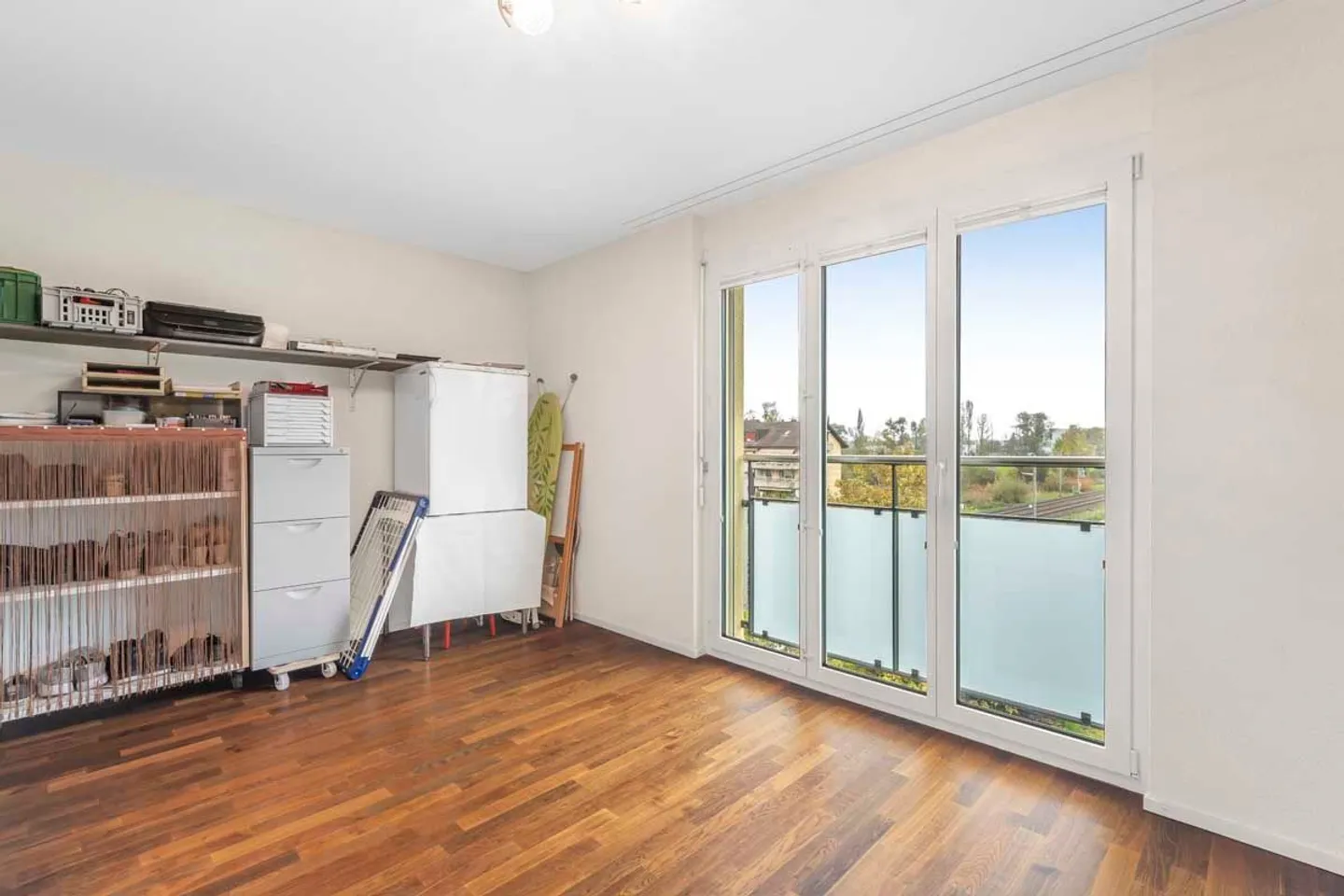 Geräumige und gepflegte Wohnung an guter Lage mit Seesicht - Foto 8 von 13