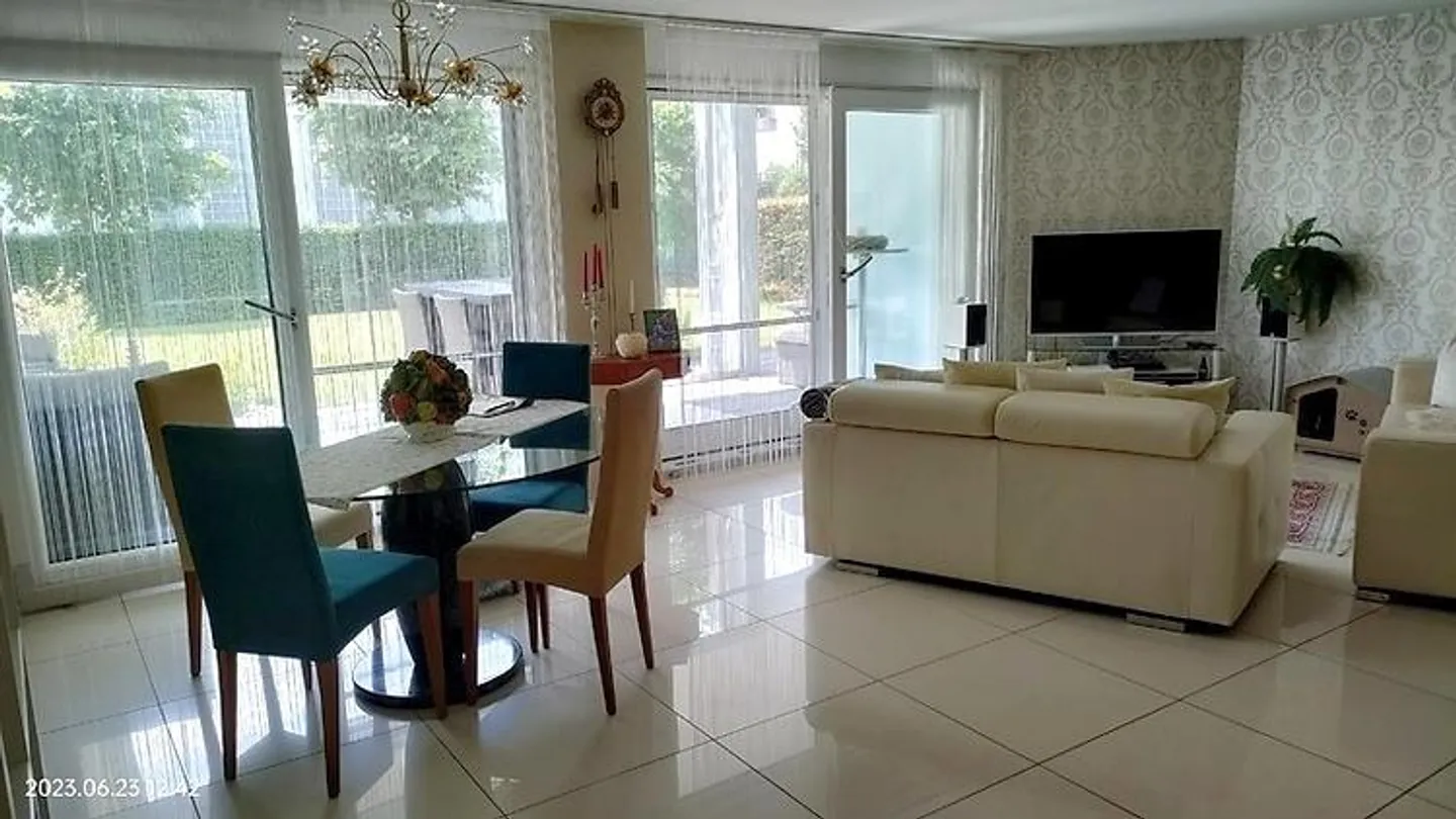 APPARTEMENT 4½ PIÈCES À HILDISRIEDEN (LU), MEUBLÉ, TEMPORAIRE - Photo 2 sur 10