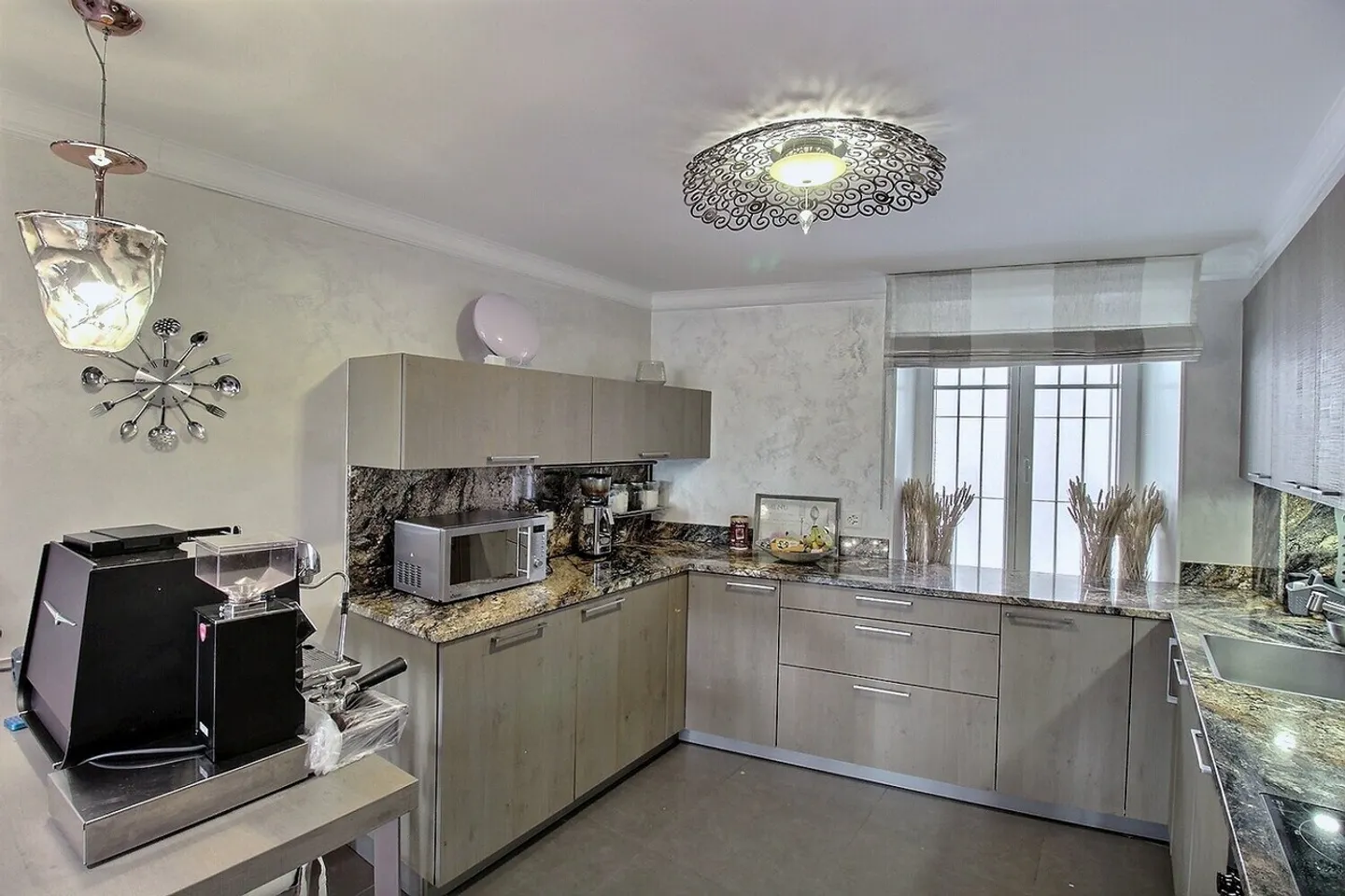 Modern 4.5-room apartment in the heart of Montreux, with a view of the lake - Photo 4 of 12