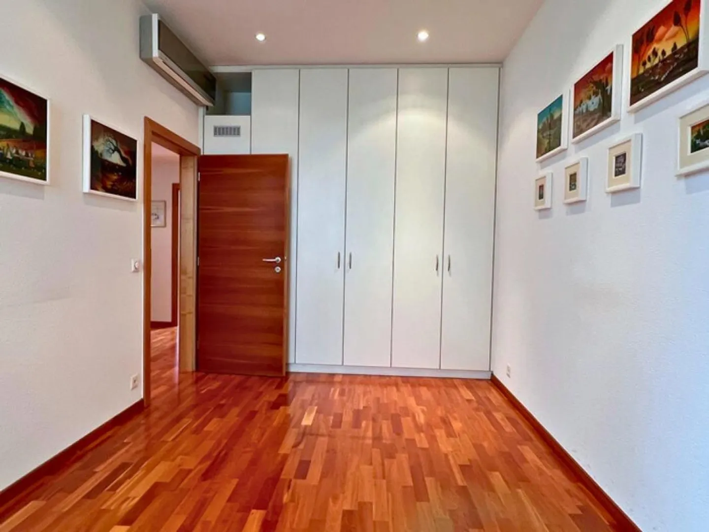 Zu verkaufen elegantes Apartment im Zentrum von Chiasso, das als Büros genutzt wird - Foto 8 von 10