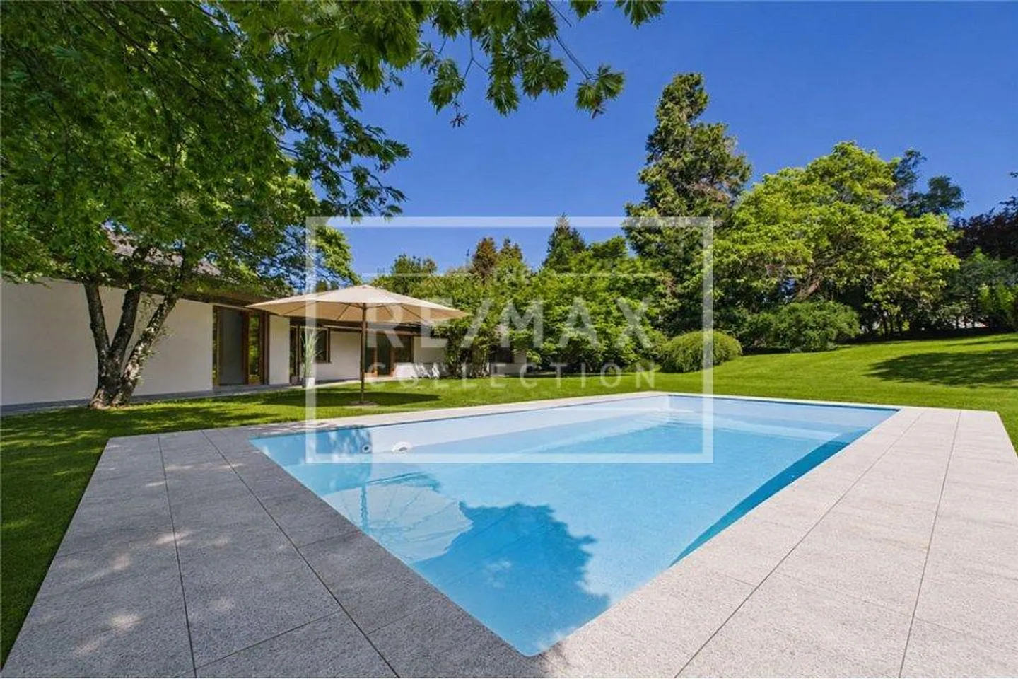 Elegante Villa mit Pool und privatem Garten in Gentilino - Foto 1 von 13