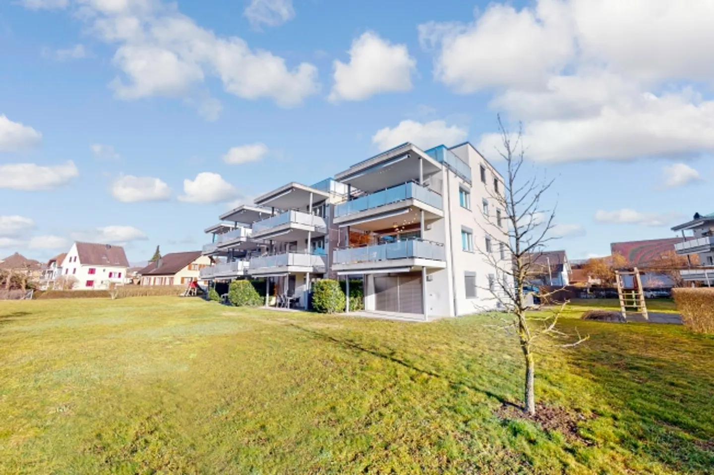 Le vert rencontre le confort - Votre appartement au rez-de-chaussée avec espace jardin! - Photo 2 sur 9