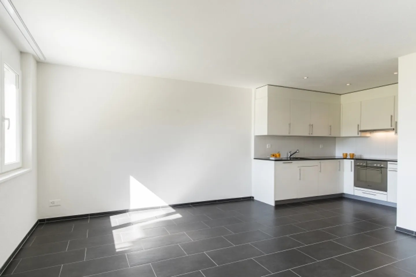 Le vert rencontre le confort - Votre appartement au rez-de-chaussée avec espace jardin! - Photo 5 sur 9