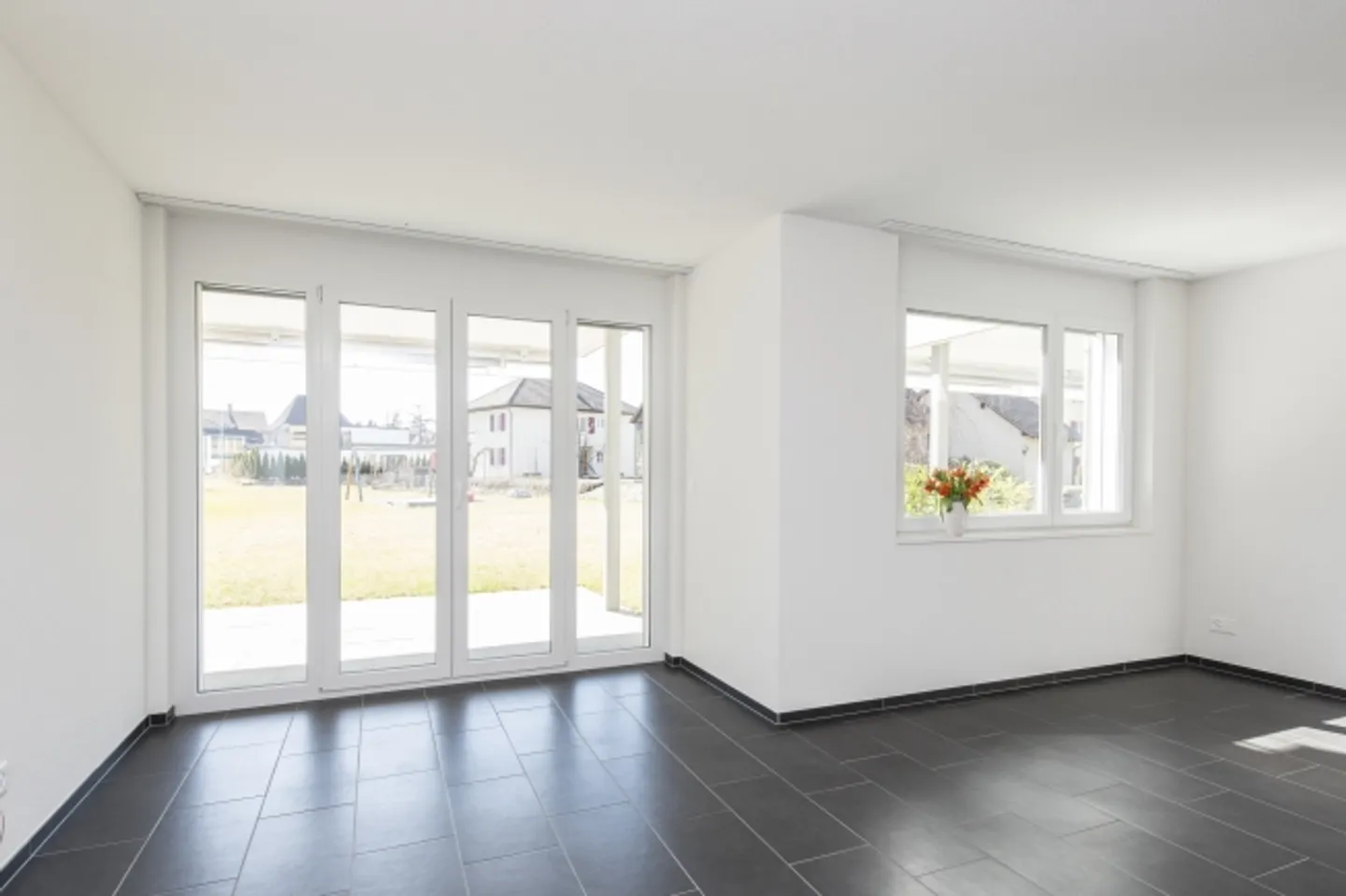 Le vert rencontre le confort - Votre appartement au rez-de-chaussée avec espace jardin! - Photo 6 sur 9