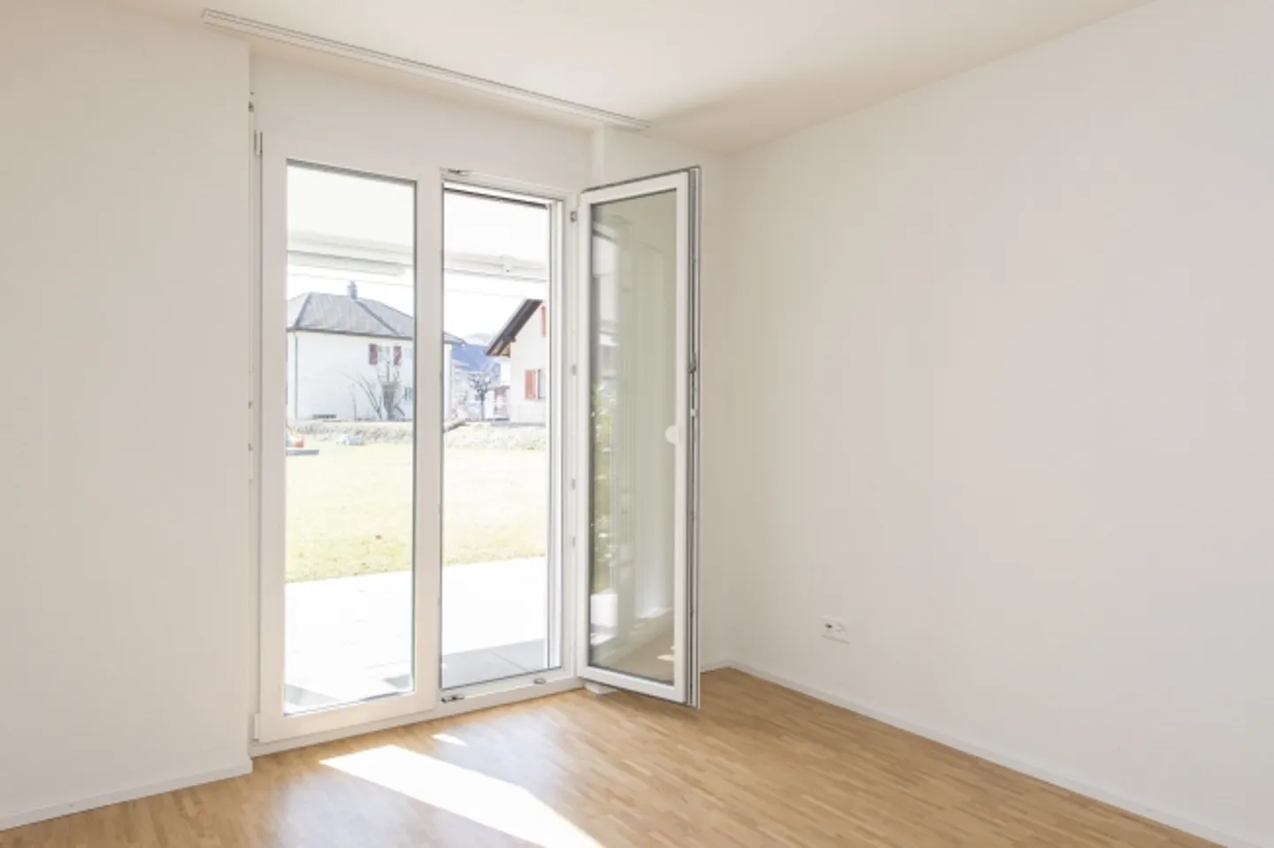 Le vert rencontre le confort - Votre appartement au rez-de-chaussée avec espace jardin! - Photo 7 sur 9