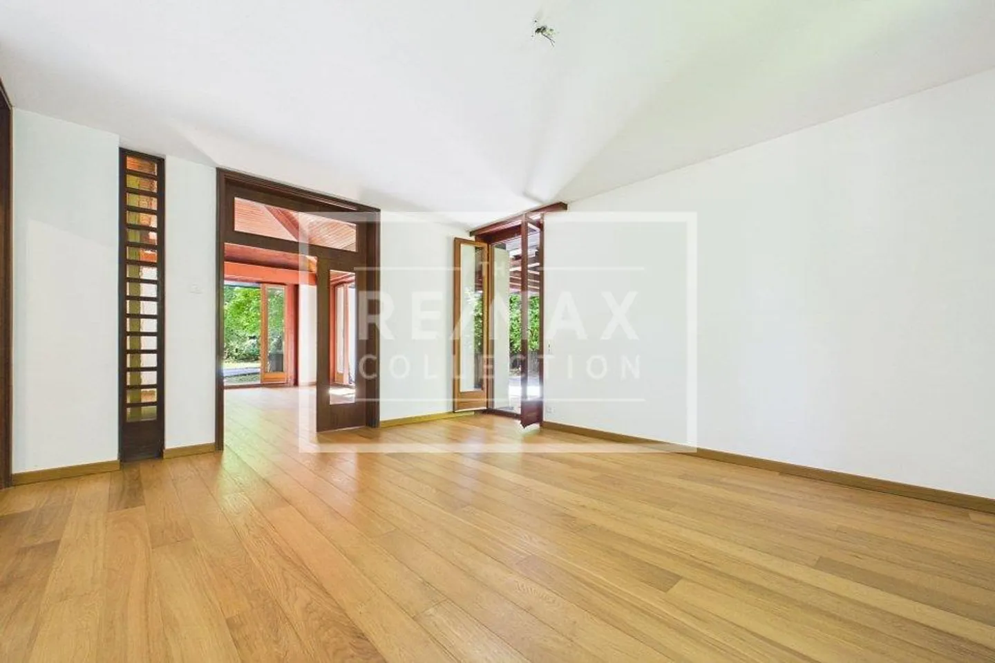 Elegante Villa mit Pool und privatem Garten in Gentilino - Foto 8 von 13