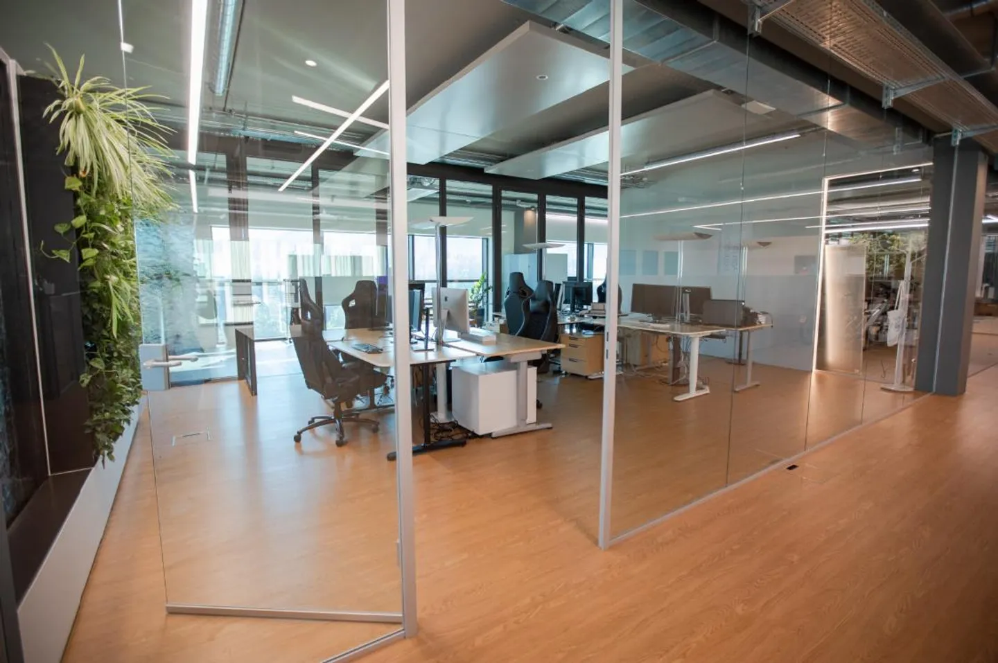 Espaces de bureau et de showroom exclusifs avec ascenseur pour voiture jusqu'à 5 700 m² - Photo 3 sur 10